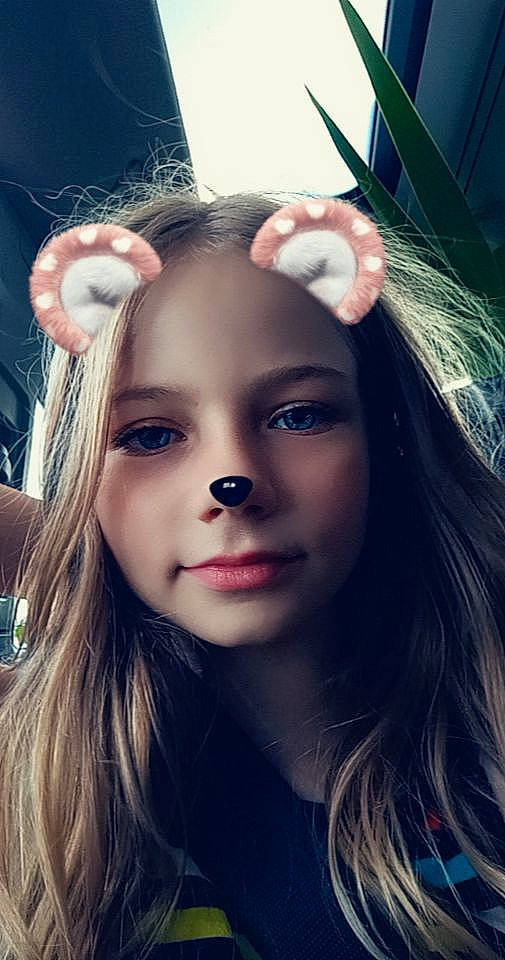 Melora participe au concours pour gagner de l'argent avec cette photo : beauty, blond, cheek, chin, cool, ear, eye, eyebrow, eyelash, face, forehead, hair, hairstyle, head, jaw, lip, long_hair, nose, person, photography