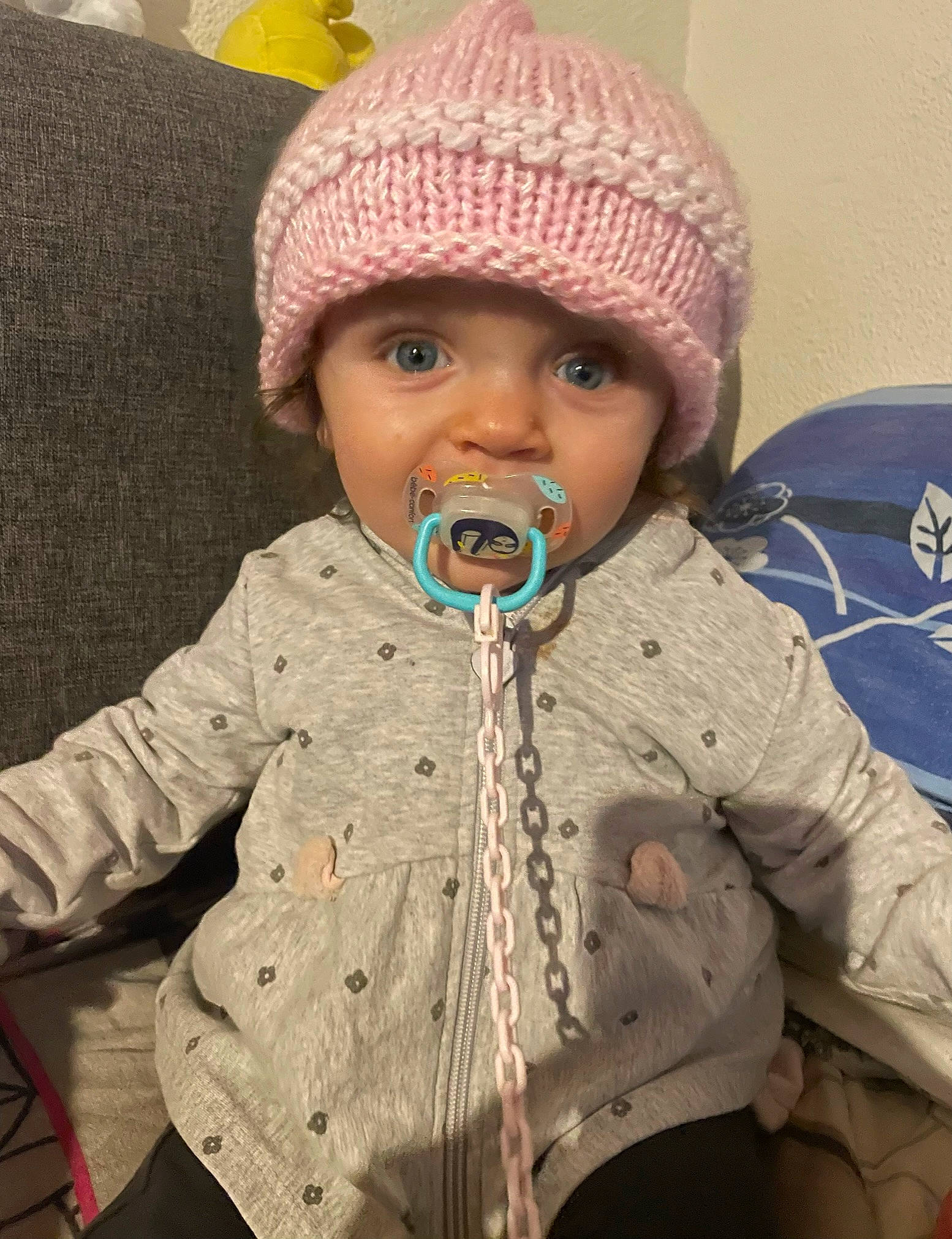 Lorelai participe au concours pour gagner de l'argent avec cette photo : baby, baby_toddler_clothing, cap, cheek, child, clothing, collar, eye, face, head, headwear, lip, nose, organ, outerwear, people, person, photograph, skin, sleeve