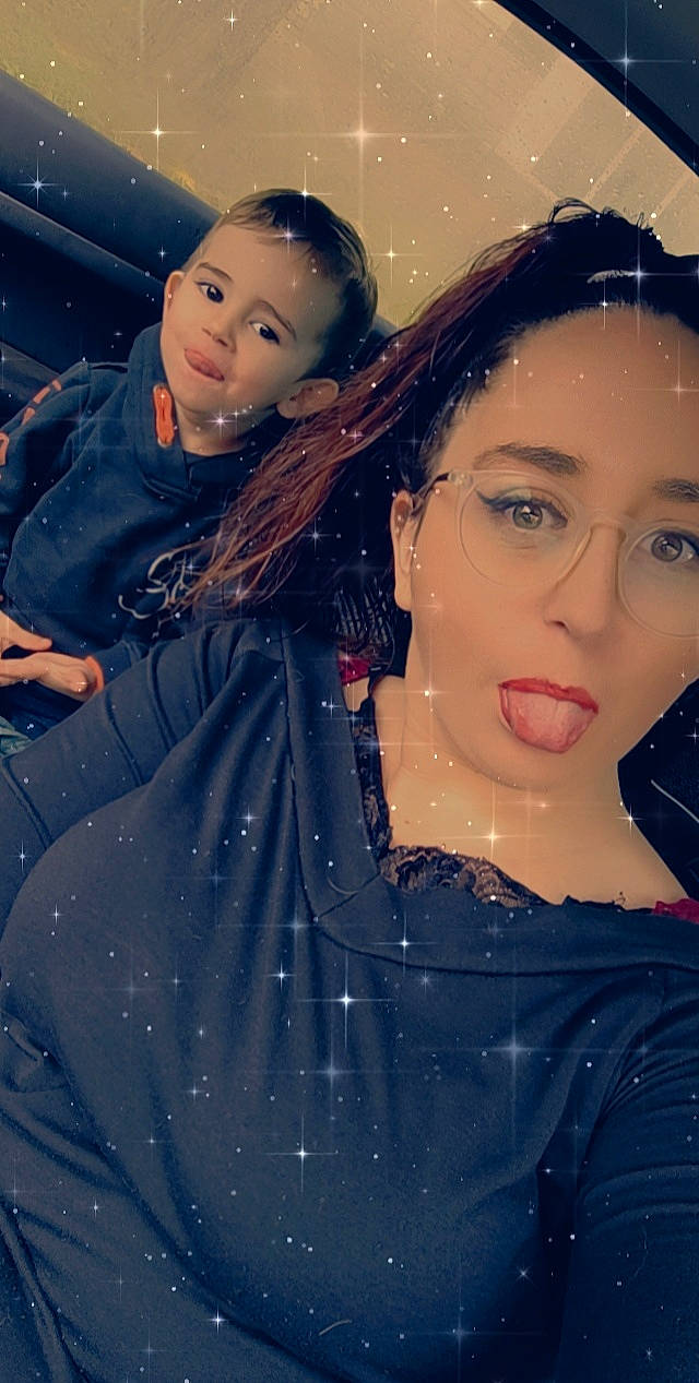 Këssim participe au concours pour gagner de l'argent avec cette photo : beauty, black_hair, cheek, cool, electric_blue, event, eyelash, fashion_design, flash_photography, fun, gesture, happy, head, lip, lipstick, long_hair, makeover, organ, person, skin