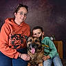 Roc a rejoint le concours — aidez-le/la à gagner de superbes lots ! adult, child, dog, family, portrait, smiling, sitting, indoor, studio, backdrop, shepherd_dog, pet, collar, glasses, hoodie, jeans, chair, couch, houseplant, photography