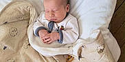 Liyam participe au concours pour gagner de l'argent avec cette photo : newborn, baby, sleeping, blanket, cushion, infant, cozy, clothing, peaceful, resting, indoors, wooden_floor, soft_texture, cute, small_hands, portrait, child, comfort, wrapped, nap