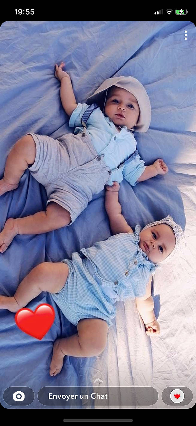 Malya a rejoint le concours — aidez-le/la à gagner de superbes lots ! azure, baby_toddler_clothing, balloon, blue, comfort, face, facial_expression, finger, gesture, headwear, human, leg, muscle, organ, person, photograph, pink, shorts, skin, textile