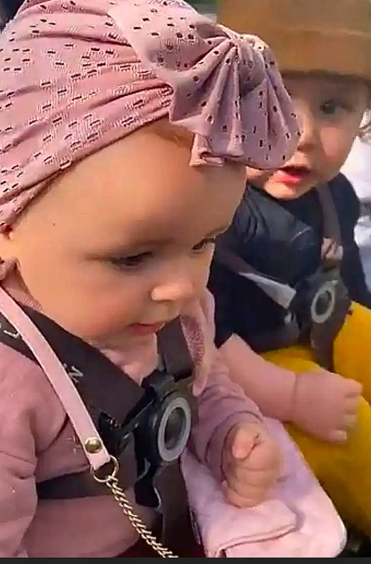 Mailya a rejoint le concours — aidez-le/la à gagner de superbes lots ! baby, baby_toddler_clothing, cap, cheek, child, cool, eye, eyelash, face, facial_expression, fun, hand, headgear, headwear, lip, organ, person, photograph, pink, product