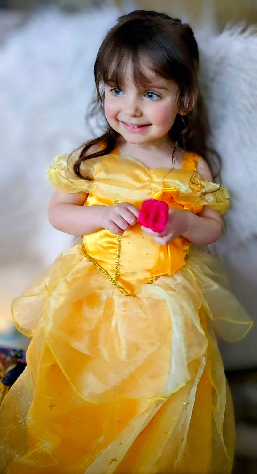 Kaicy participe au concours pour gagner de l'argent avec cette photo : child, clothing, costume, dress, eveningdress, face, fashion, female, flower, formalwear, girl, gown, happy, head, person, petal, photography, plant, portrait, smile