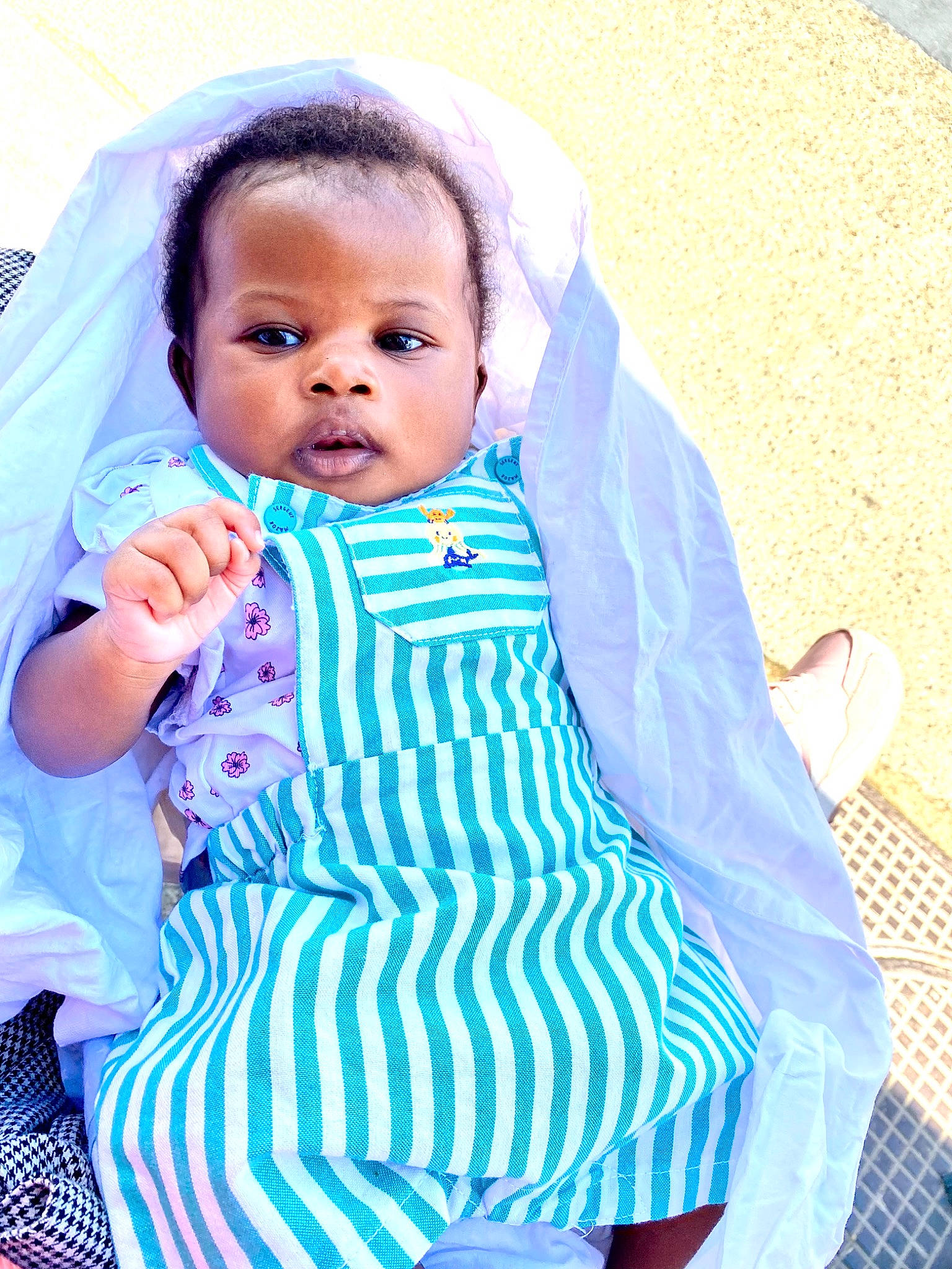 Louna Marya participe au concours pour gagner de l'argent avec cette photo : baby, baby_products, baby_toddler_clothing, blue, child, comfort, dress, electric_blue, eyelash, facial_expression, fashion_accessory, hairstyle, happy, head, magenta, pattern, person, skin, sleeve, t_shirt