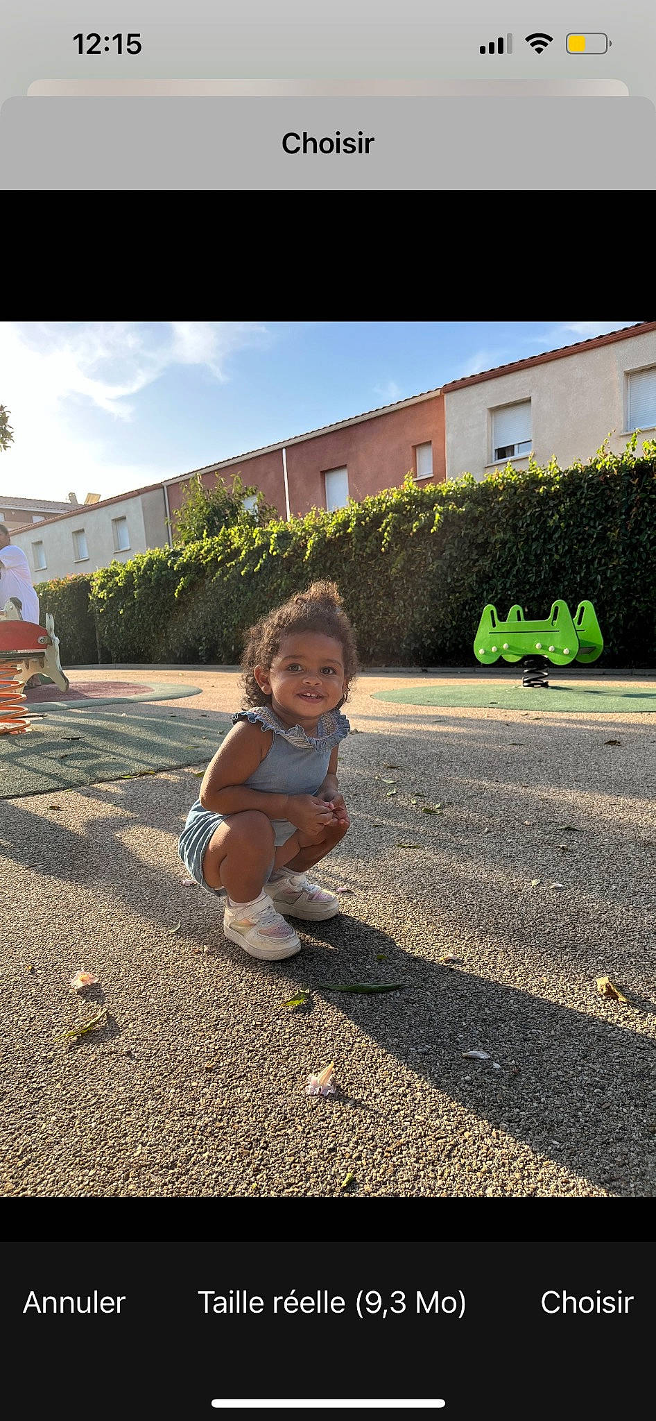 Nelya participe au concours pour gagner de l'argent avec cette photo : asphalt, flooring, grass, happy, house, human_leg, joy, landscape, leisure, people_in_nature, person, plant, recreation, road, road_surface, sidewalk, sky, soil, sunlight, tints_and_shades