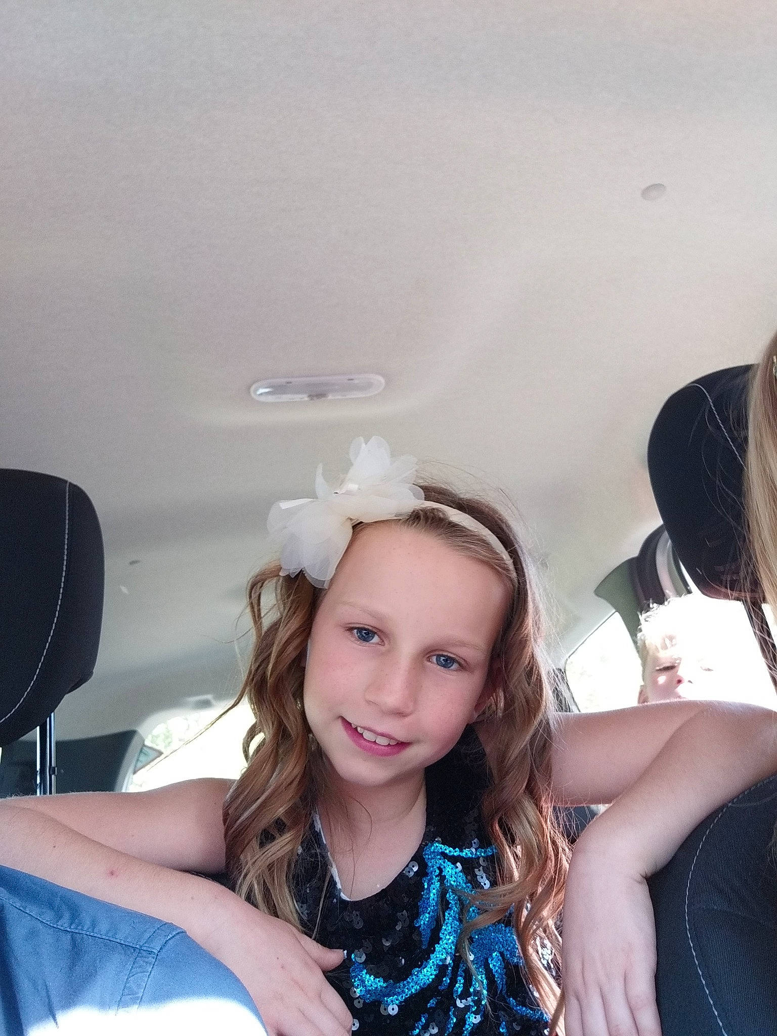 Johanna a rejoint le concours — aidez-le/la à gagner de superbes lots ! beauty, brown_hair, ear, fun, girl, hair, hair_accessory, hairstyle, happiness, headpiece, human_hair_color, joy, long_hair, person, photograph, photography, smile, snapshot