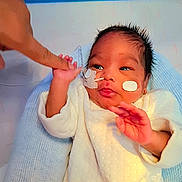 Miyah a rejoint le concours — aidez-le/la à gagner de superbes lots ! baby, newborn, infant, hospital, nasogastric_tube, medical_tape, parent_hand, finger, swaddle, blanket, onesie, crib, monitoring_equipment, hair, face, eyes_open, skin, portrait, holding_hand, bed