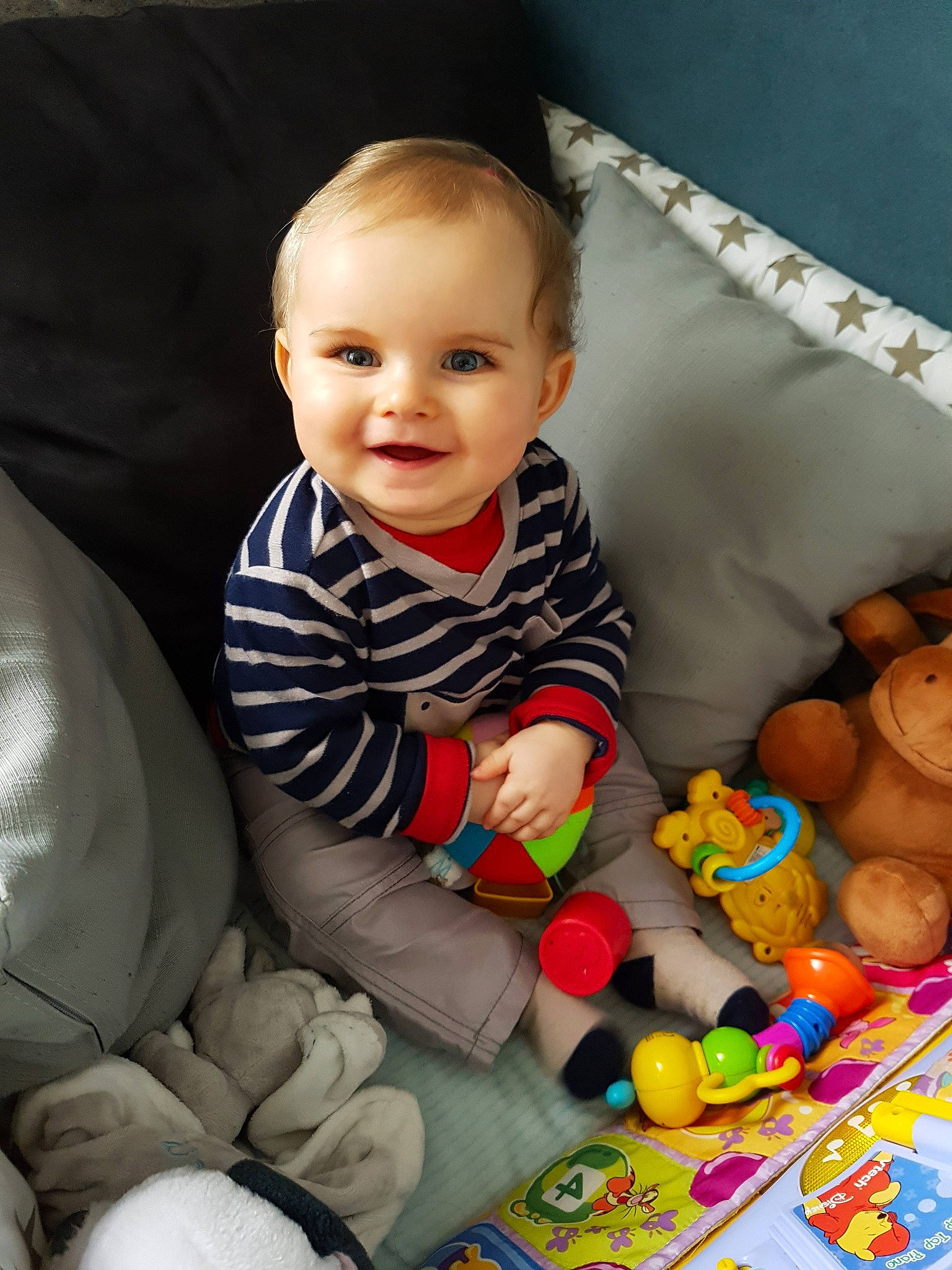 Nathan a rejoint le concours — aidez-le/la à gagner de superbes lots ! baby, baby_playing_with_toys, baby_products, baby_toys, cheek, child, person, play, sitting, skin, toddler, toy