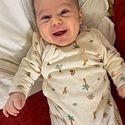 Amadéo participe au concours pour gagner de l'argent avec cette photo : baby, infant, smiling, onesie, pajamas, blanket, bed, pillow, stuffed_animal, plush, face, portrait, lying_down, happy, cute, hand, skin, white_sheet, red_blanket, closeup