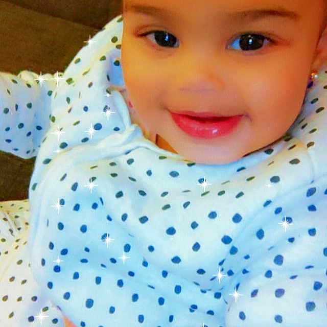 Angela a rejoint le concours — aidez-le/la à gagner de superbes lots ! art, baby_toddler_clothing, blue, cheek, child, electric_blue, eye, eyebrow, eyelash, fun, happy, lip, nose, pattern, shirt, sleeve, smile, t_shirt, toddler, white