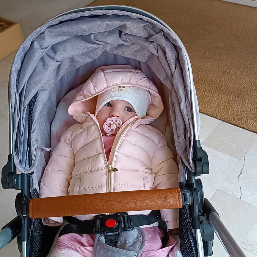 Khanifa a rejoint le concours — aidez-le/la à gagner de superbes lots ! accessories, baby, bed, clothing, crib, cushion, door, face, furniture, hat, head, homedecor, infantbed, newborn, person, photography, portrait, sleeping, stroller, sunglasses