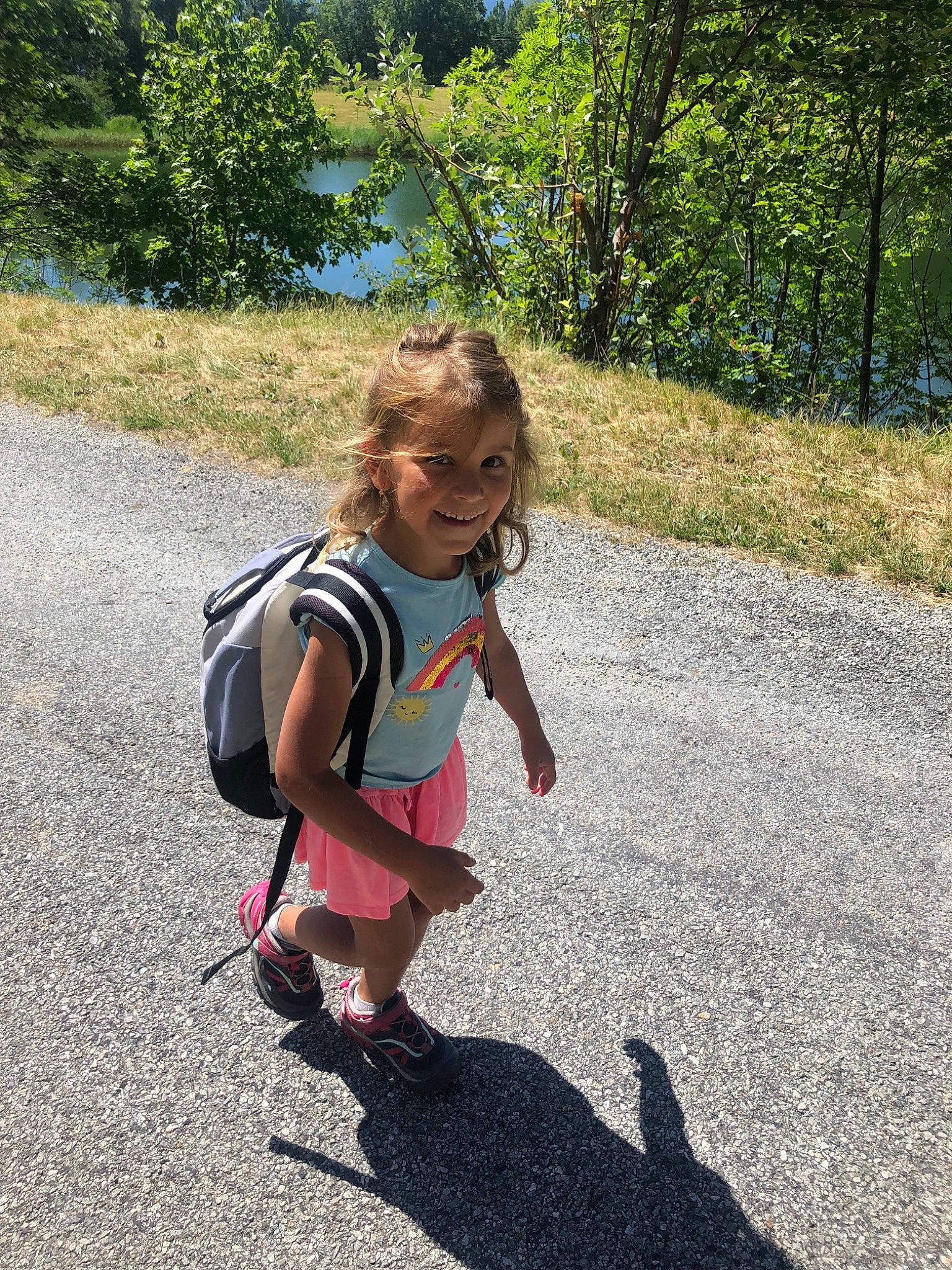 Charlotte participe au concours pour gagner de l'argent avec cette photo : adventure, asphalt, child, fun, joy, landscape, leaf, leisure, person, plant, recreation, road, state_park, summer, toddler, trail, tree, vacation, walking
