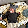 Marius a rejoint le concours — aidez-le/la à gagner de superbes lots ! baby, pacifier, hat, sweater, blanket, baby_nest, toy, dinosaur, couch, infant, clothing, face, child, soft_toys, indoor, cute, sleepy, comfort, relaxing, rest