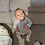 Marius a rejoint le concours — aidez-le/la à gagner de superbes lots ! baby, pacifier, couch, sweater, pants, socks, face, infant, child, indoors, blanket, cozy, soft, seated, cute, calm, clothing, furniture, home, portrait