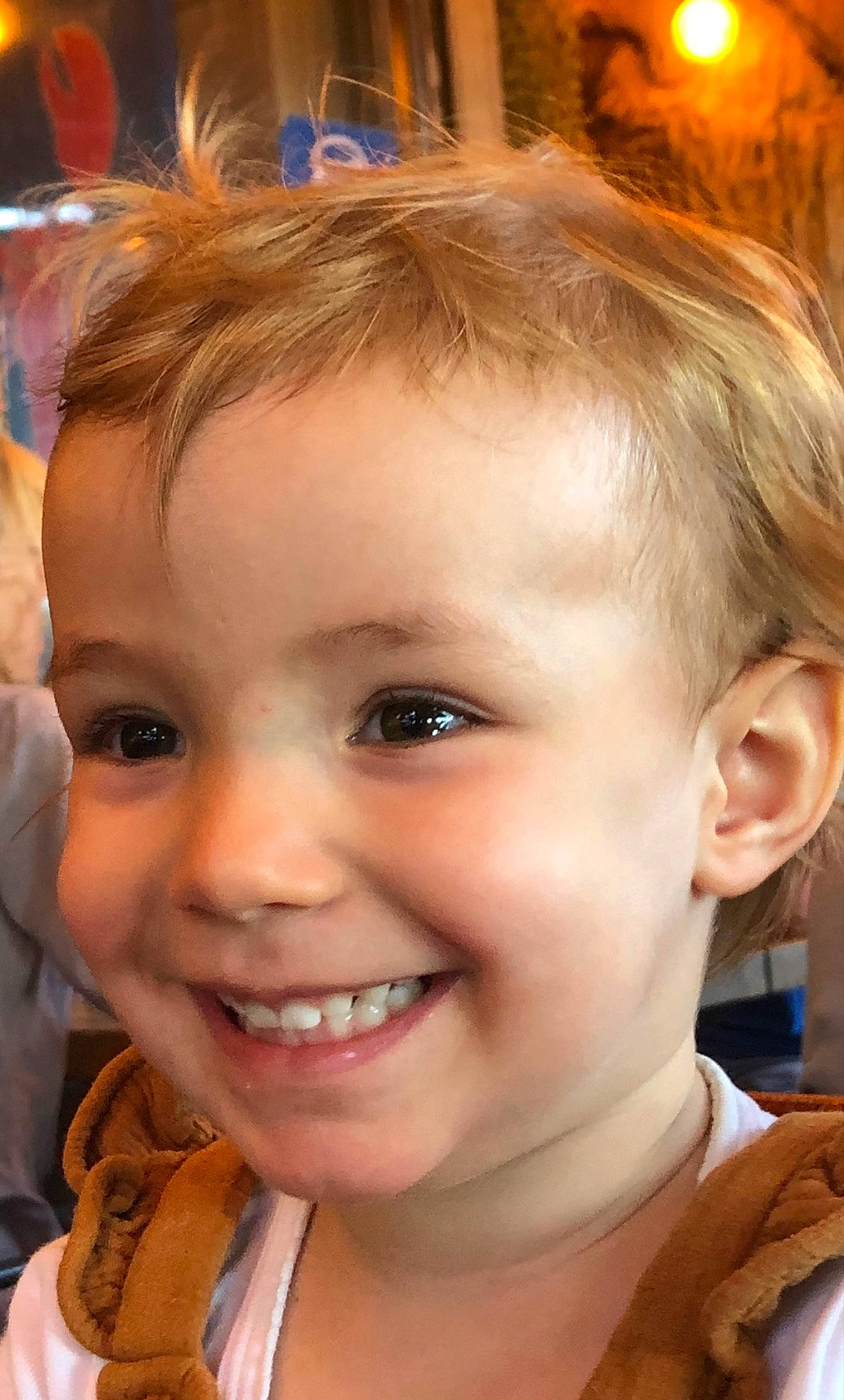 Victoire a rejoint le concours — aidez-le/la à gagner de superbes lots ! cheek, chin, ear, eye, eyebrow, eyelash, face, facial_expression, forehead, happy, human_body, iris, jaw, joy, lip, mouth, neck, nose, organ, person