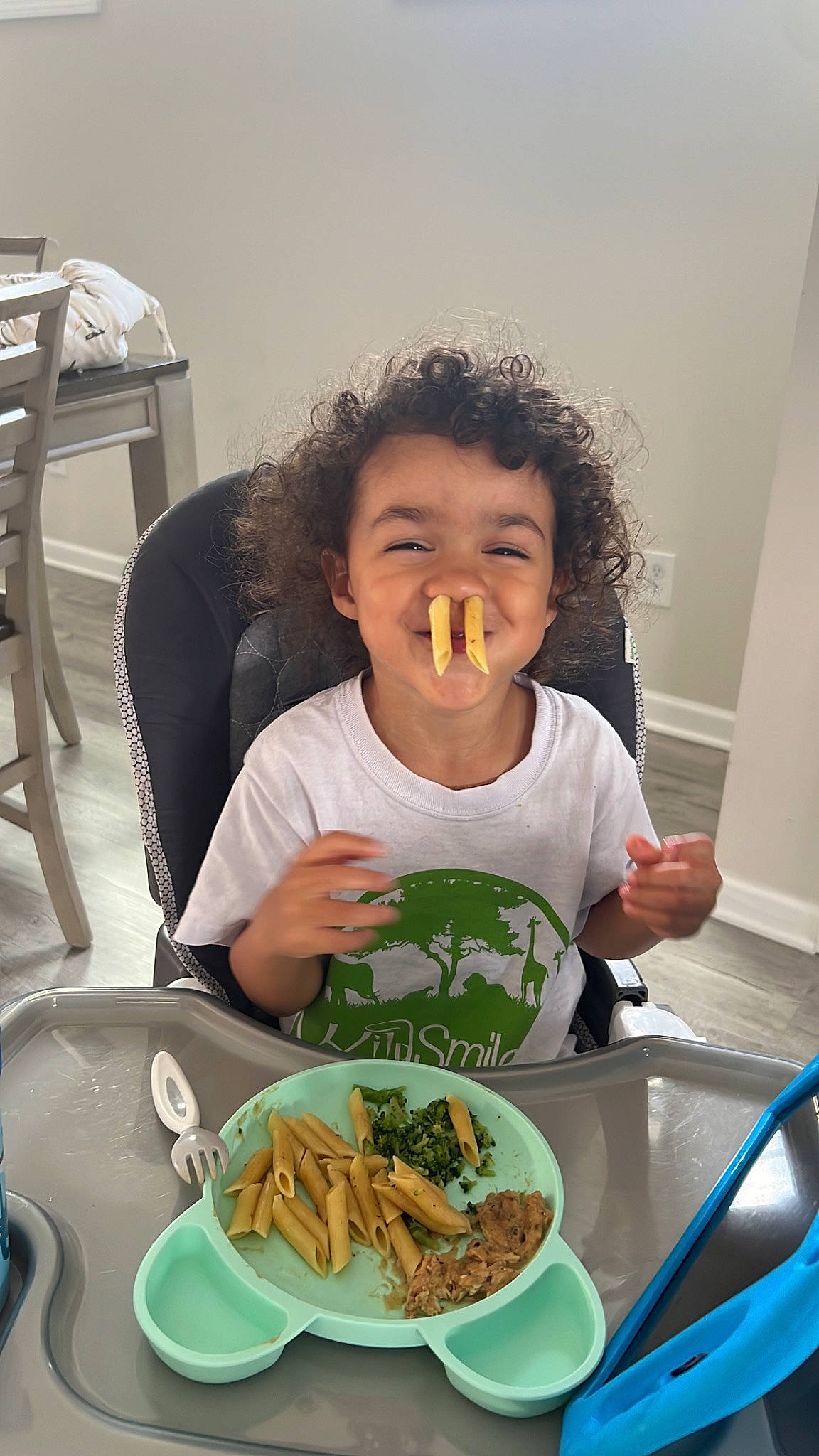 Khalil is registered to the contest to win money with this photo: bowl, chair, comfort_food, cuisine, cutlery, dish, dishware, food, food_craving, fork, furniture, ingredient, junk_food, person, plate, sharing, smile, spoon, table, tableware