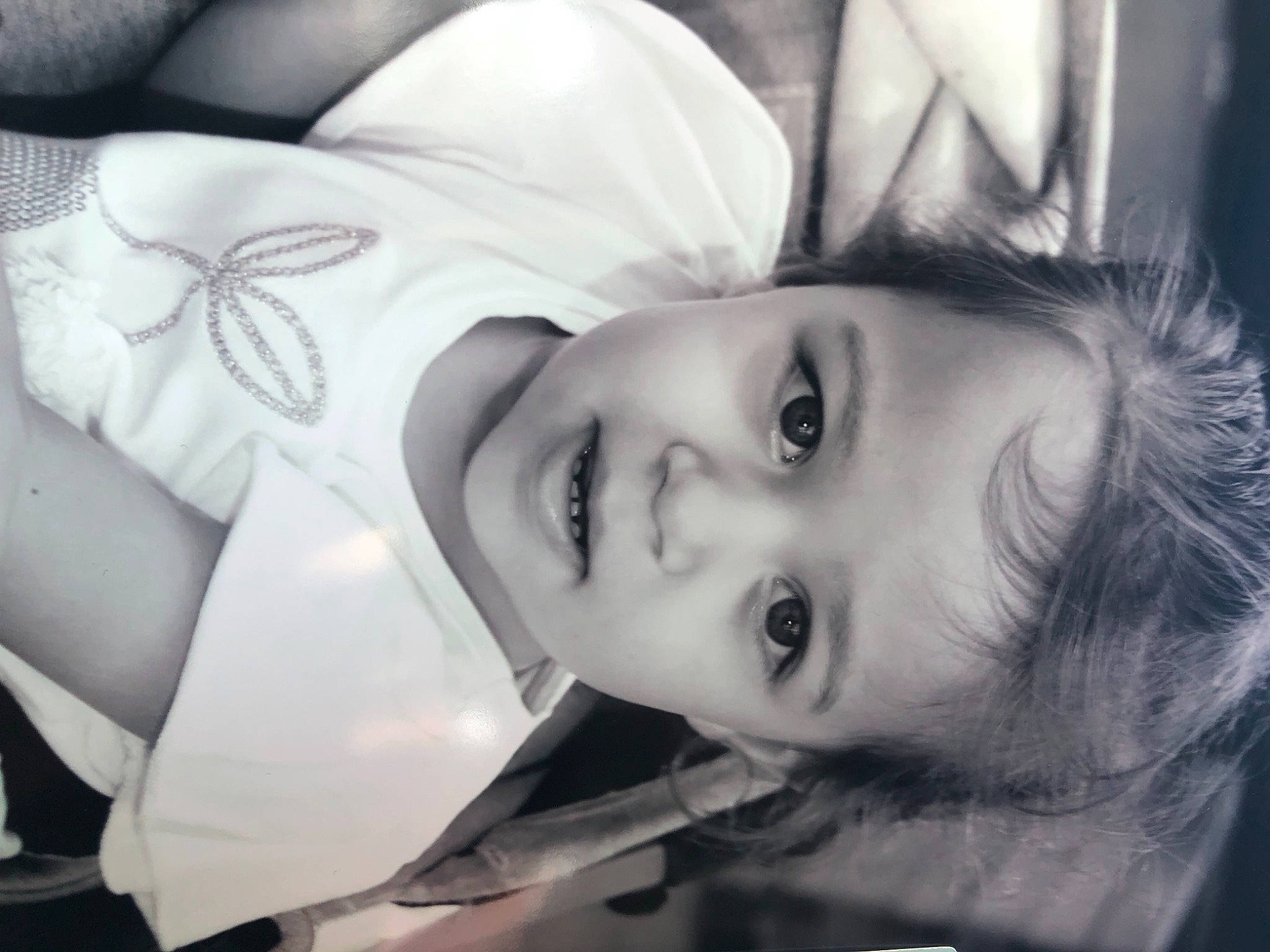 Léa a rejoint le concours — aidez-le/la à gagner de superbes lots ! black_and_white, black_hair, dress, eye, eyebrow, eyelash, flash_photography, gesture, happy, iris, jaw, lip, mouth, neck, nose, person, plant, shoulder, skin, smile