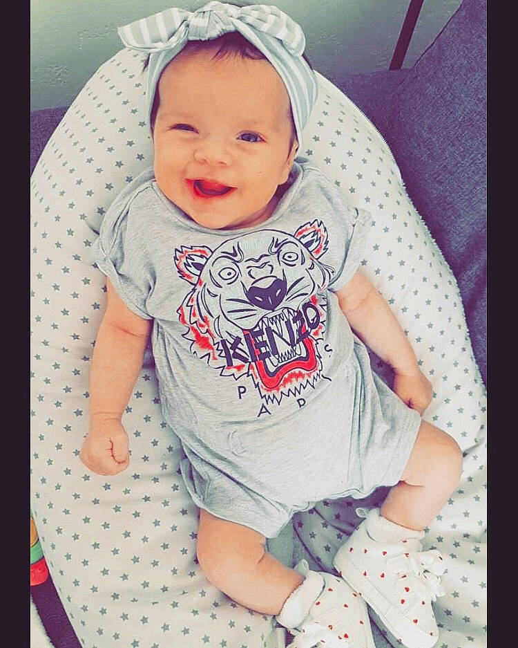 Kamylia a rejoint le concours — aidez-le/la à gagner de superbes lots ! baby, baby_products, baby_toddler_clothing, beauty, cheek, child, cool, design, eye, head, lip, nose, pattern, person, pink, product, skin, smile, t_shirt, toddler