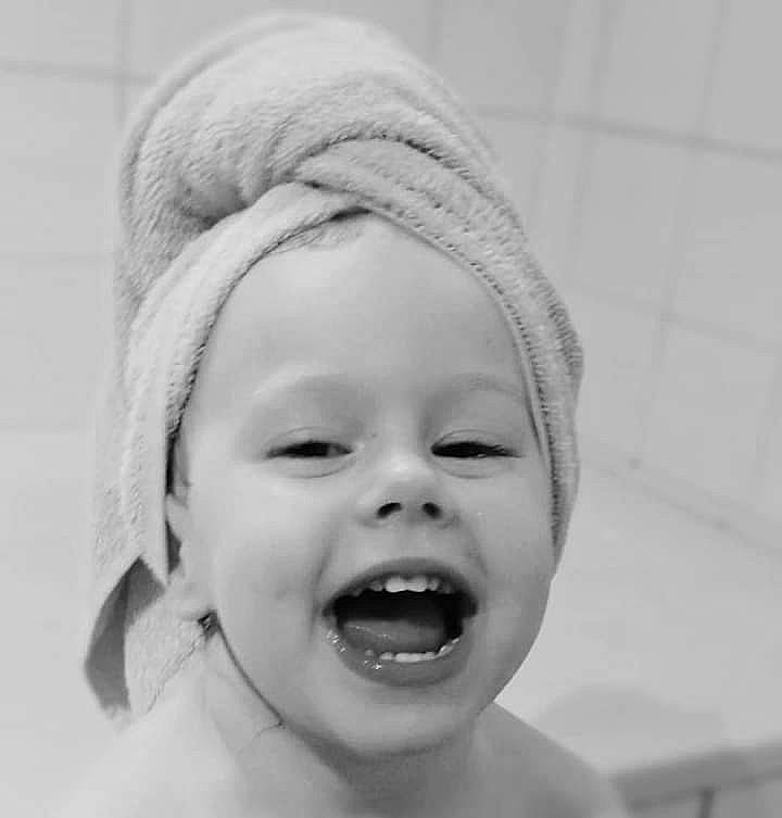 Diana participe au concours pour gagner de l'argent avec cette photo : baby, cheek, ear, eye, eyebrow, eyelash, face, gesture, hair, happy, iris, jaw, lip, mouth, neck, nose, person, skin, smile, toddler