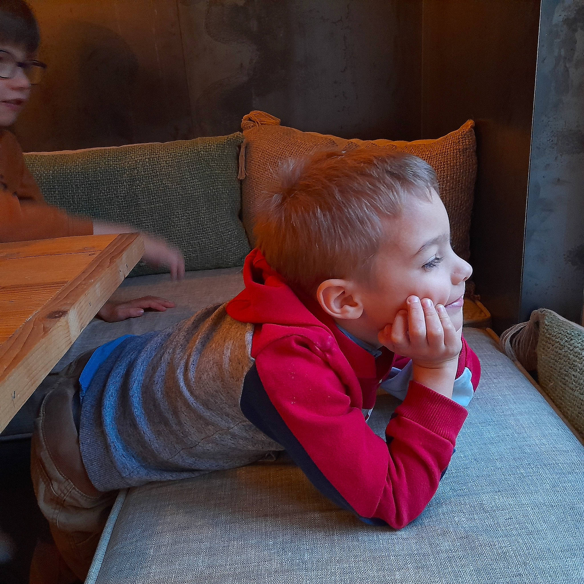 Horatio participe au concours pour gagner de l'argent avec cette photo : baby, baby_toddler_clothing, child, comfort, couch, flooring, fun, happy, hardwood, head, lap, leisure, nap, person, play, room, sitting, toddler, vacation, wood