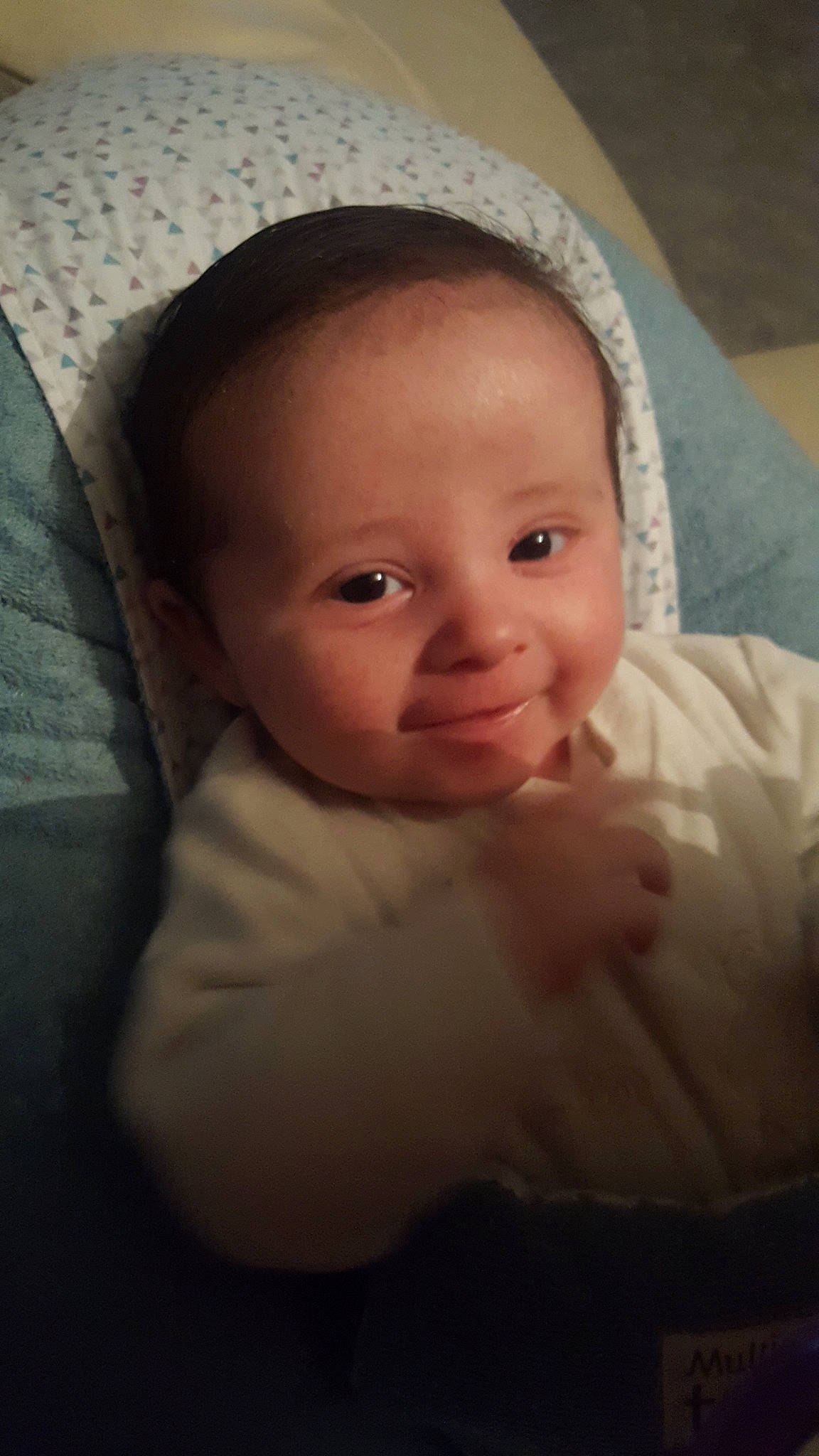 Marlon participe au concours pour gagner de l'argent avec cette photo : boy, cheek, child, chin, eye, face, finger, forehead, girl, hand, head, infant, iris, lip, mouth, nose, person, skin, smile, toddler
