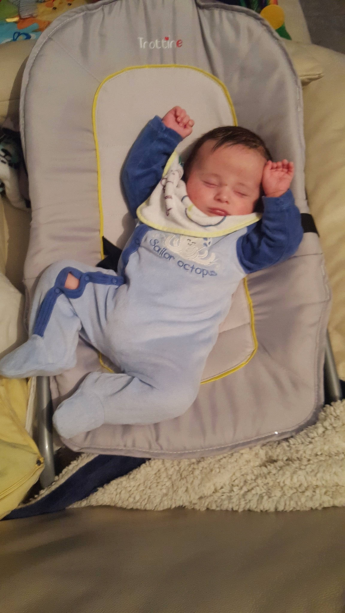 Marlon a rejoint le concours — aidez-le/la à gagner de superbes lots ! baby_carriage, baby_products, car_seat, child, day, fun, furniture, girl, infant, person, play, product, sitting, skin, textile, toddler