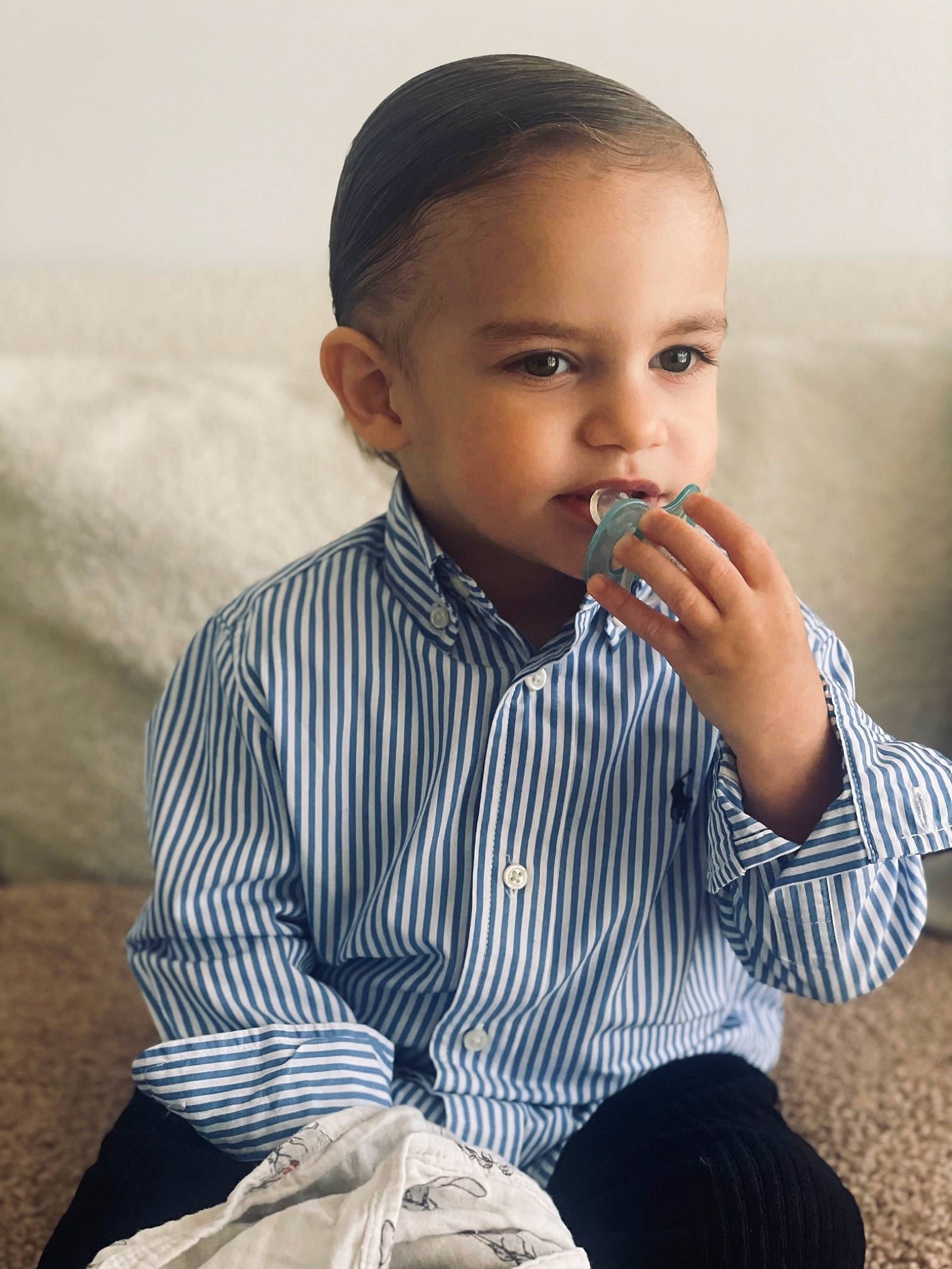 Izaac participe au concours pour gagner de l'argent avec cette photo : child, chin, dress_shirt, formal_wear, gesture, happy, human, lip, neck, nose, pattern, people, person, plaid, portrait_photography, sitting, skin, sleeve, standing, tie