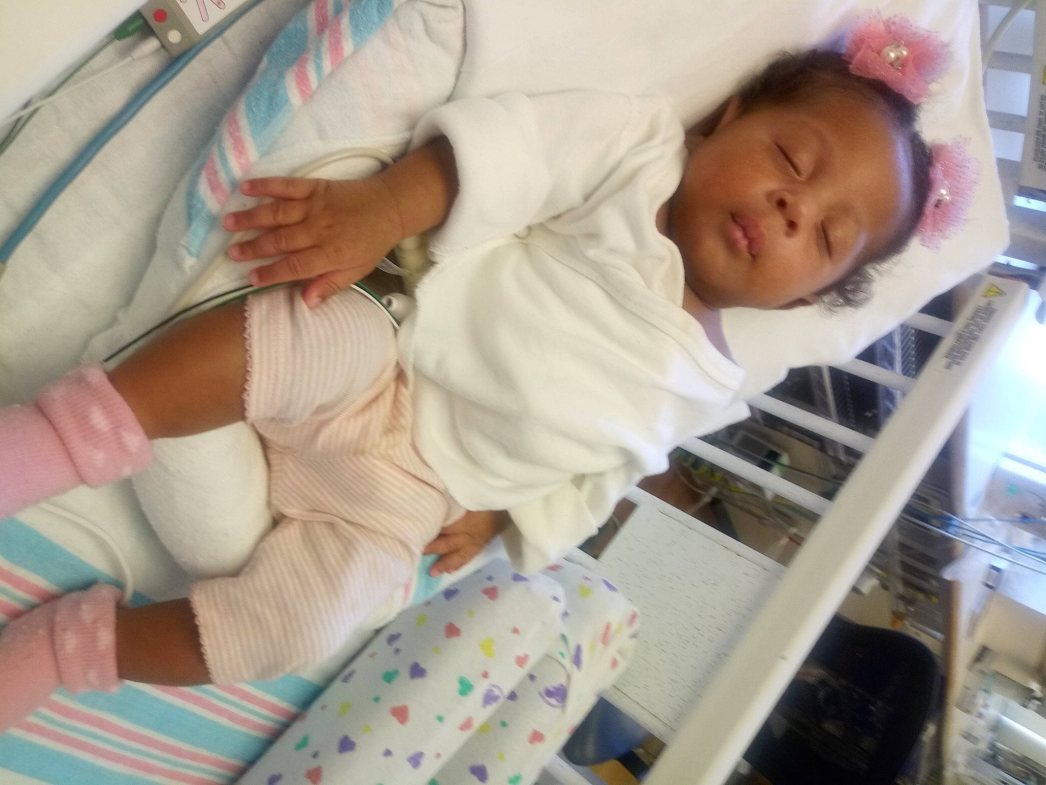 Chozyn is registered to the contest to win money with this photo: baby, baby_products, baby_safety, baby_sleeping, baby_toddler_clothing, bed, bedding, child, comfort, health_care, hospital_bed, infant_bed, linens, person, product, room, skin, textile, thumb, toddler