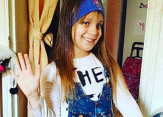 Noelyne Gallier participe au concours pour gagner de l'argent avec cette photo : bangs, beauty, black_hair, brown_hair, cap, cool, hair, hair_coloring, hairstyle, headgear, hime_cut, joy, lip, long_hair, person, selfie, smile, t_shirt