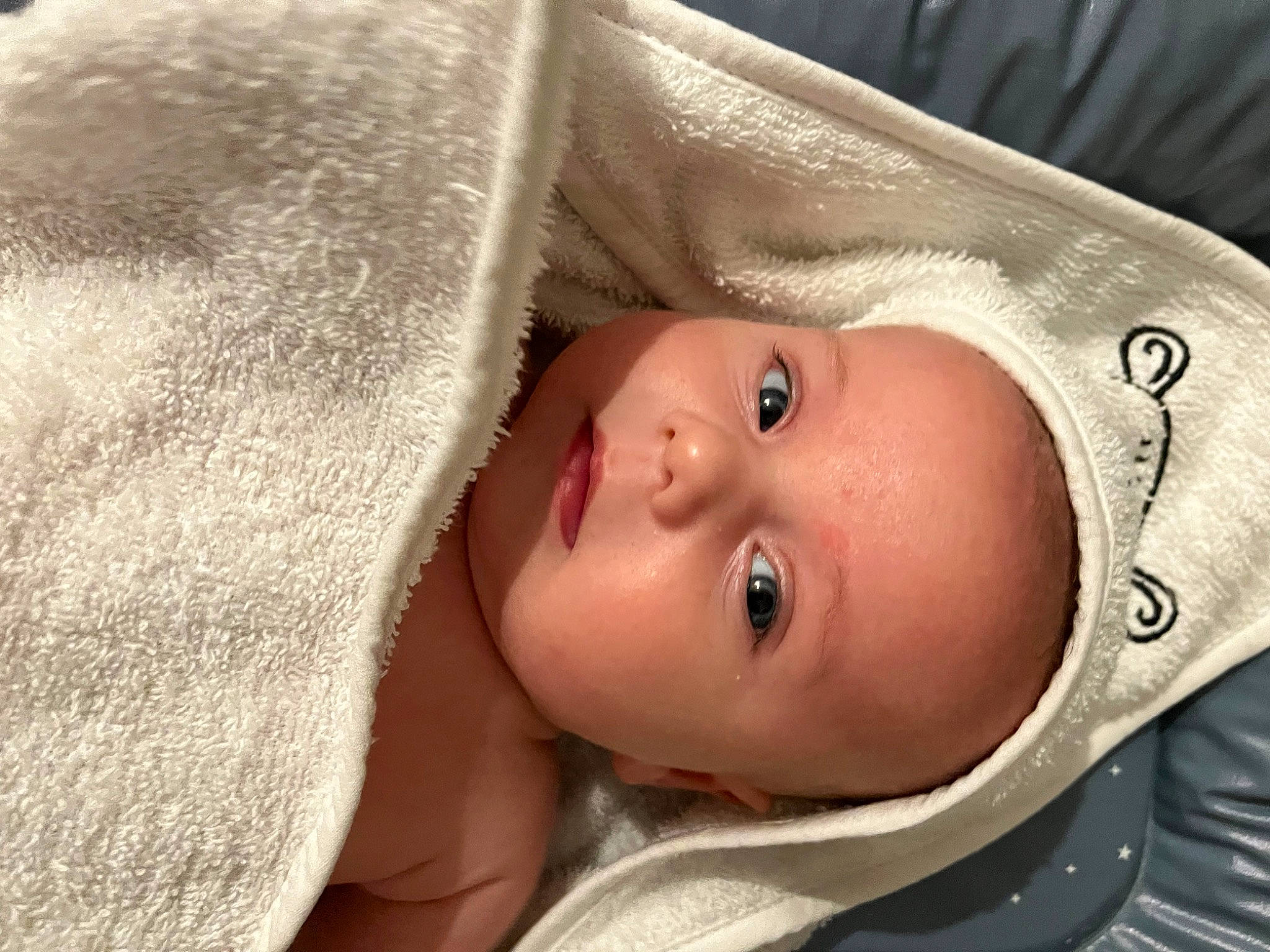 Dean participe au concours pour gagner de l'argent avec cette photo : baby, cheek, chin, comfort, eye, eyebrow, eyelash, face, facial_expression, head, headgear, human_body, iris, lip, mouth, neck, nose, person, skin, toddler