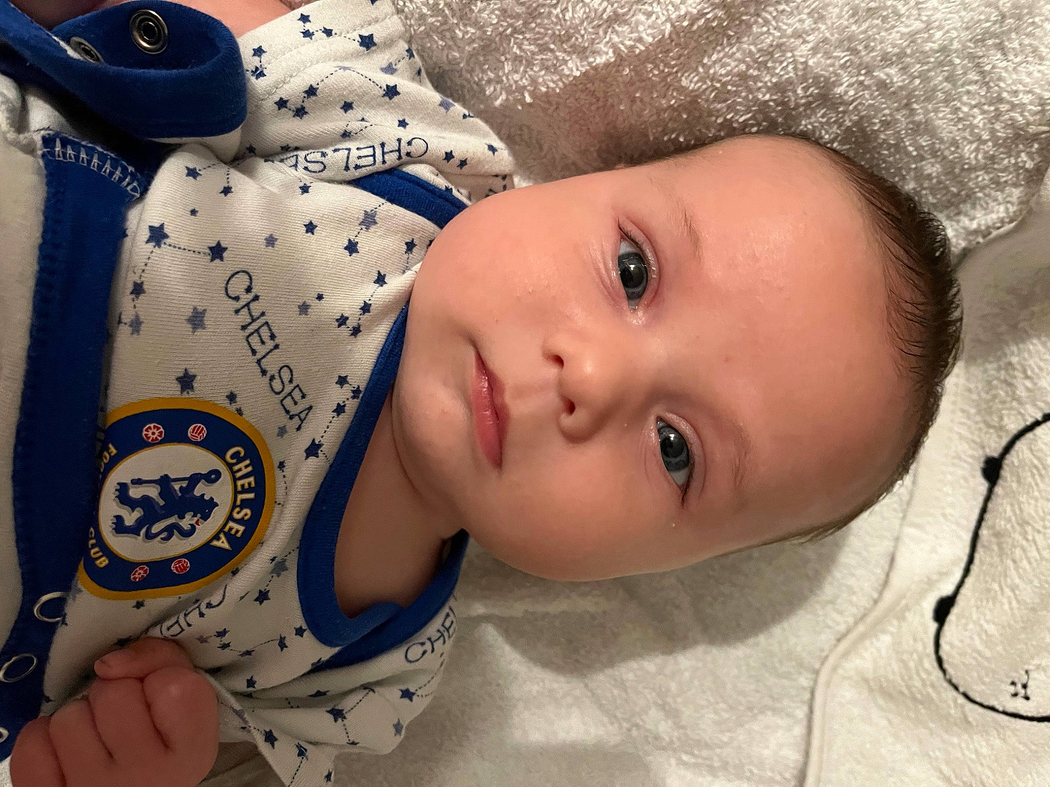 Dean a rejoint le concours — aidez-le/la à gagner de superbes lots ! baby, baby_toddler_clothing, cap, cheek, chin, comfort, eyebrow, eyelash, happy, hat, headgear, iris, lip, neck, nose, person, plant, skin, sleeve, sun_hat