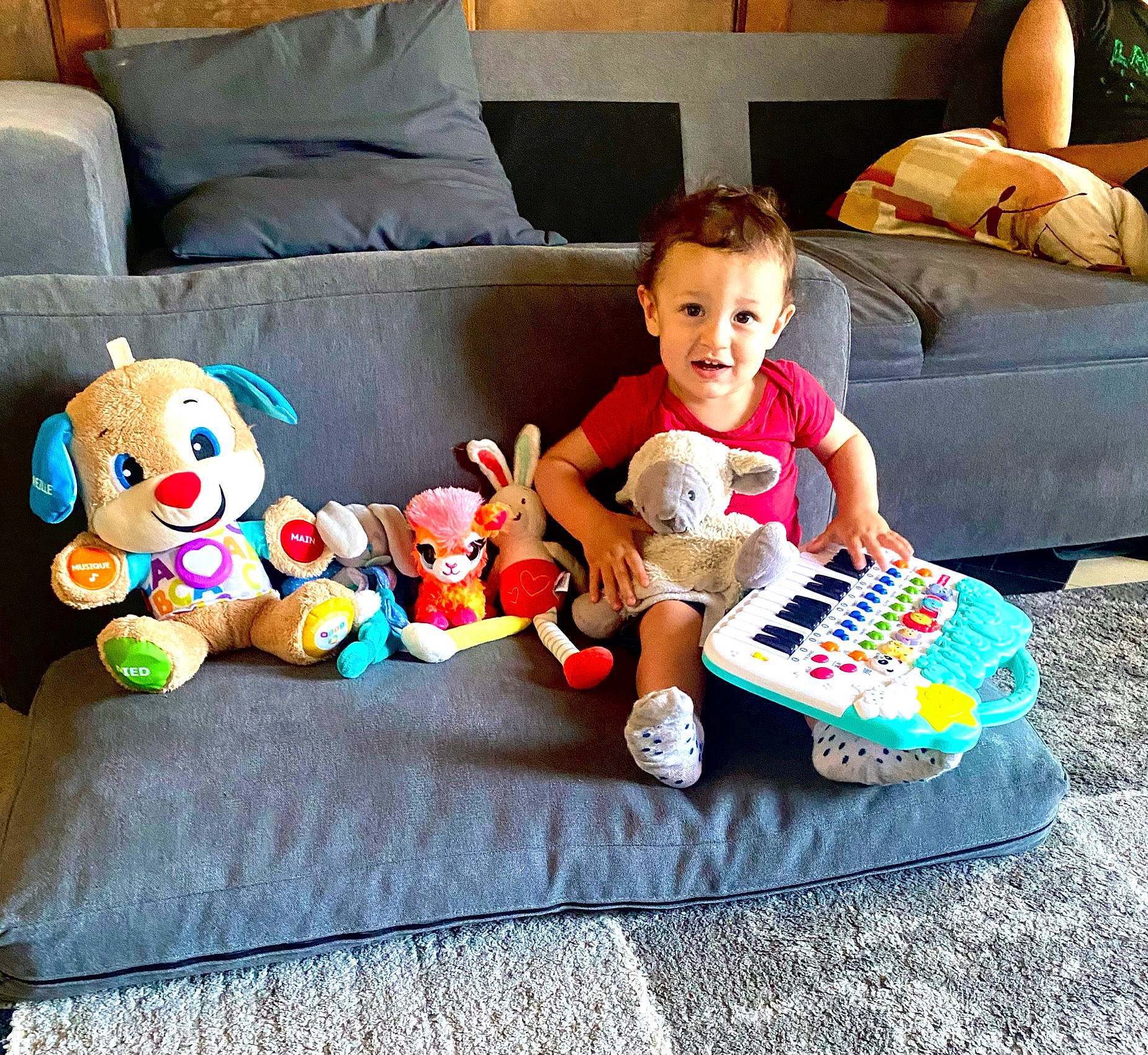 Marvin participe au concours pour gagner de l'argent avec cette photo : baby_toddler_clothing, child, comfort, couch, design, furniture, happy, lap, linens, living_room, mammal, person, pillow, product, smile, sock, sofa_bed, stuffed_toy, throw_pillow, toddler
