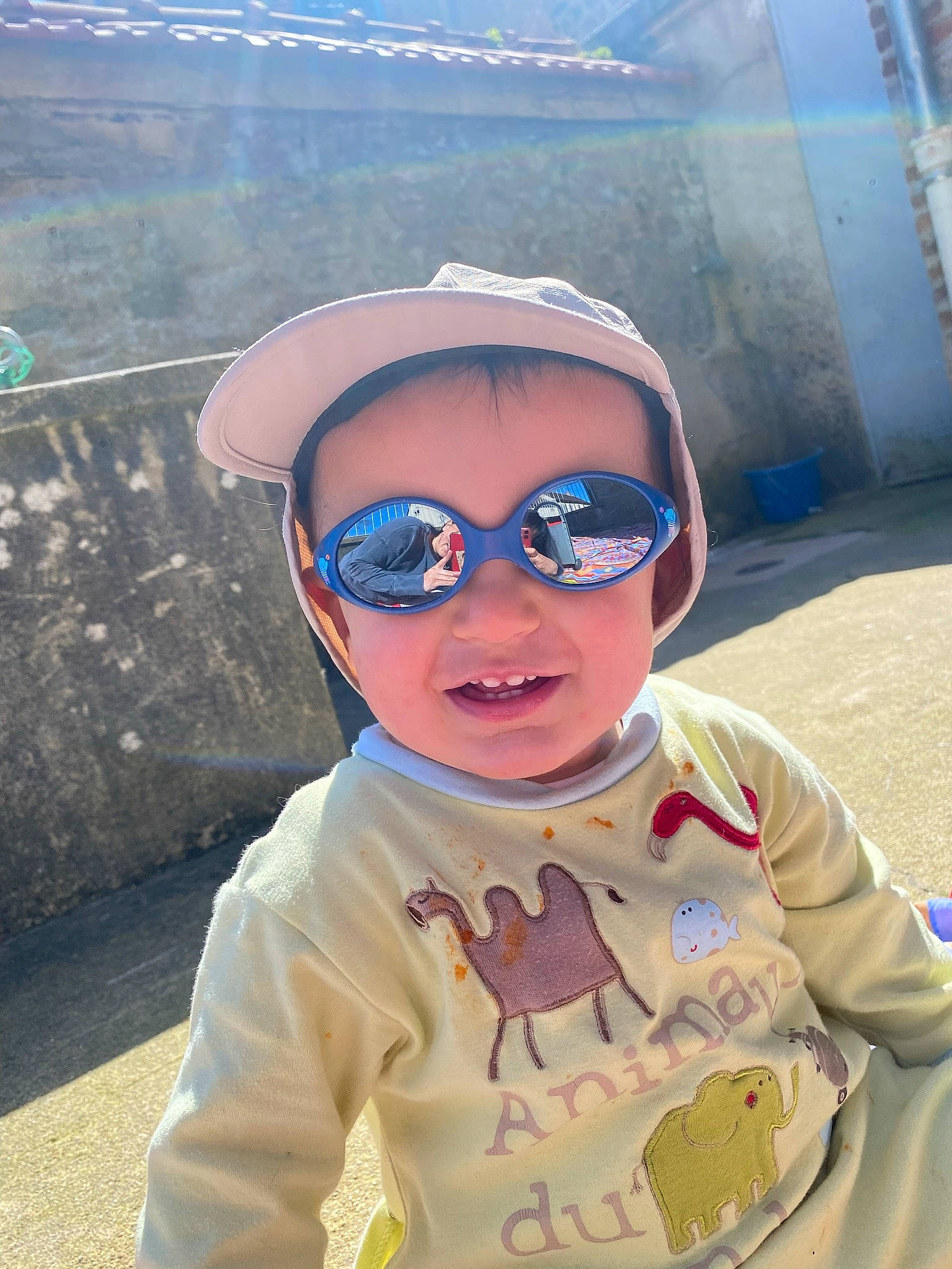 Marvin a rejoint le concours — aidez-le/la à gagner de superbes lots ! baby_toddler_clothing, child, cool, electric_blue, eyewear, fun, goggles, happy, headgear, headwear, landscape, leisure, mountain, person, personal_protective_equipment, recreation, sky, sleeve, smile, toddler