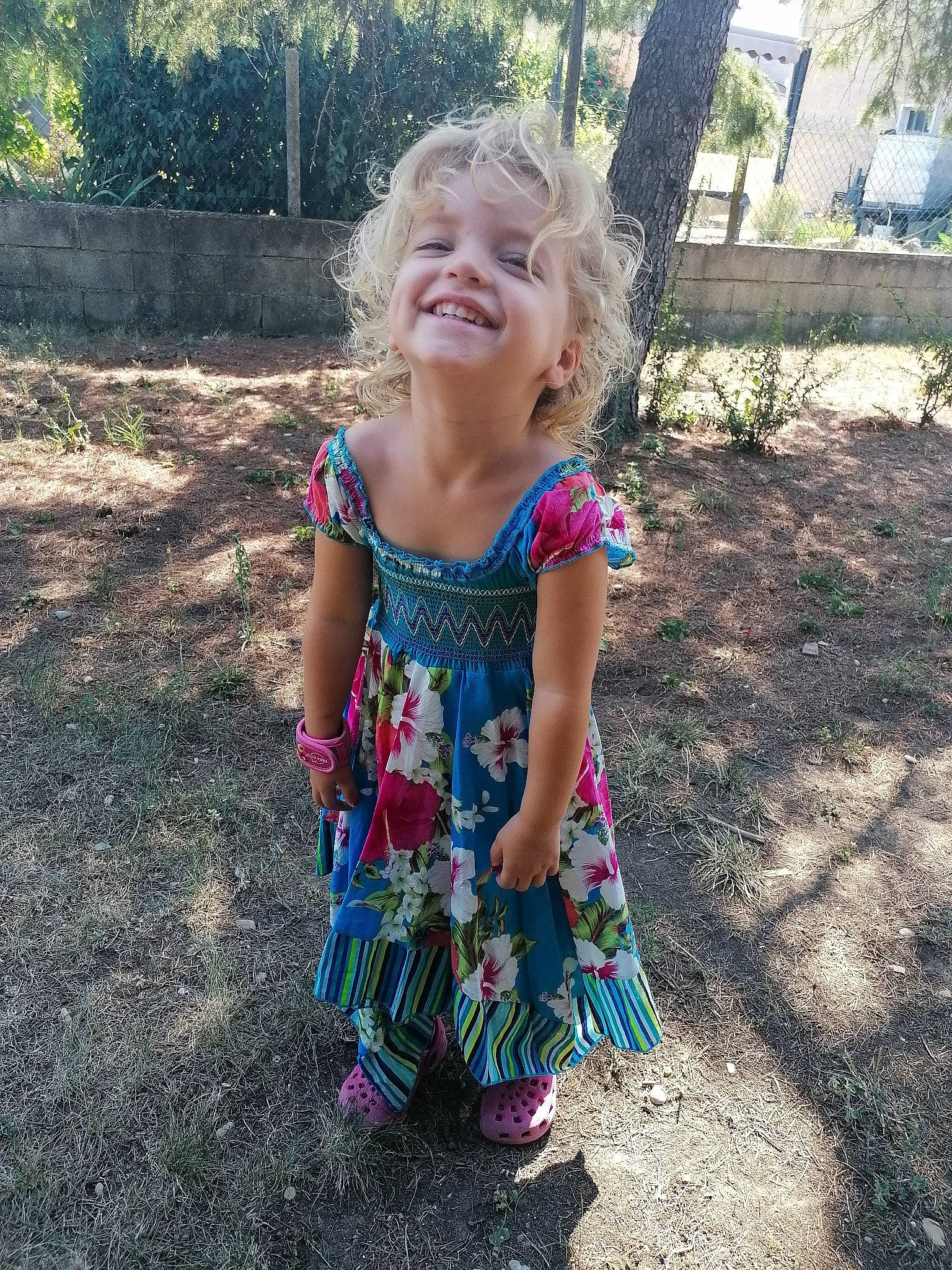 Noëlyne a rejoint le concours — aidez-le/la à gagner de superbes lots ! adaptation, child, dress, fun, grass, joy, pattern, person, pink, plant, play, smile, summer, textile, toddler, tree, vacation