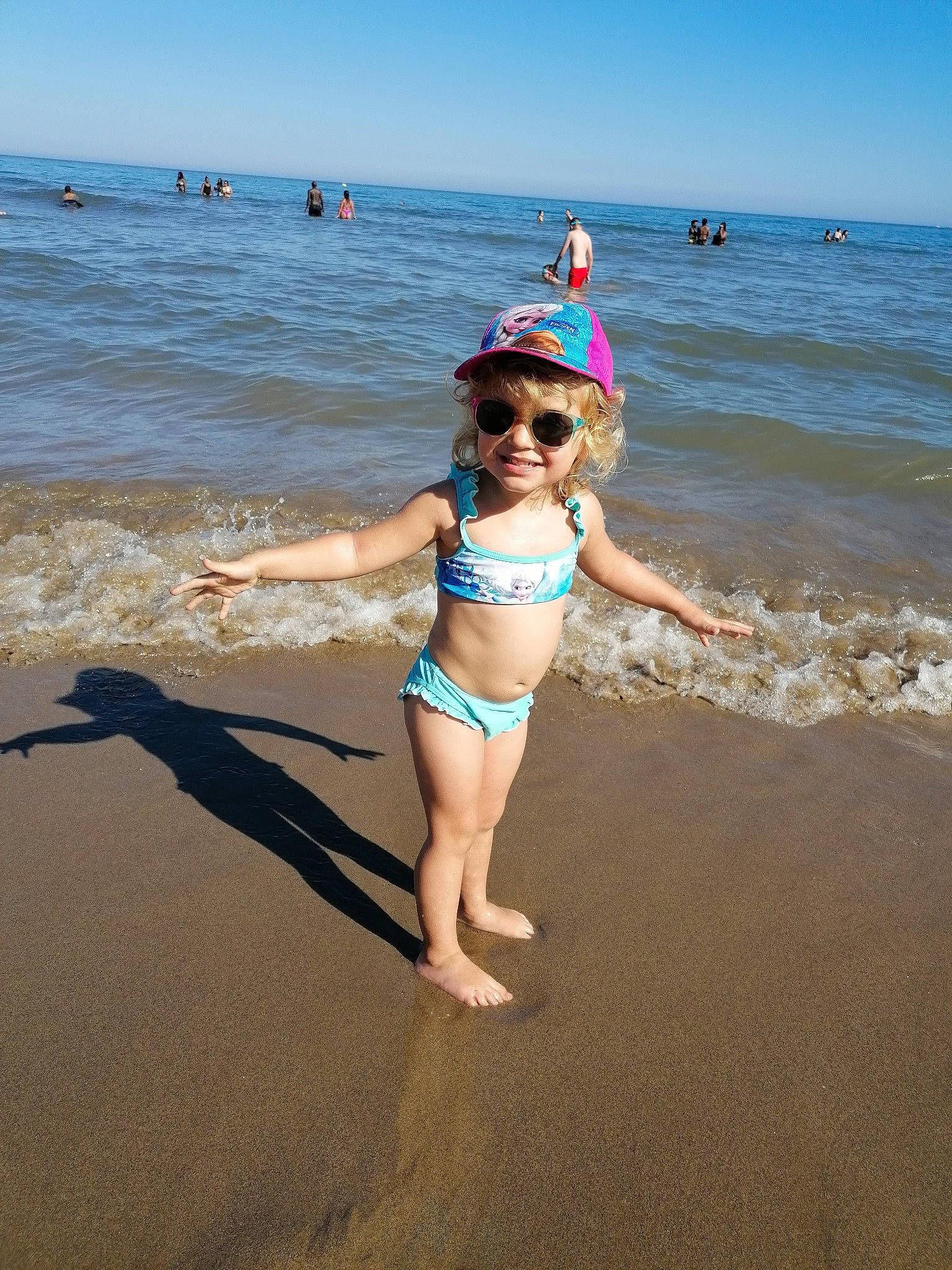 Noëlyne participe au concours pour gagner de l'argent avec cette photo : barefoot, beach, bikini, coast, coastal_and_oceanic_landforms, fun, headwear, joy, leg, ocean, person, sand, sea, shore, summer, swimsuit_top, swimwear, undergarment, vacation, wave