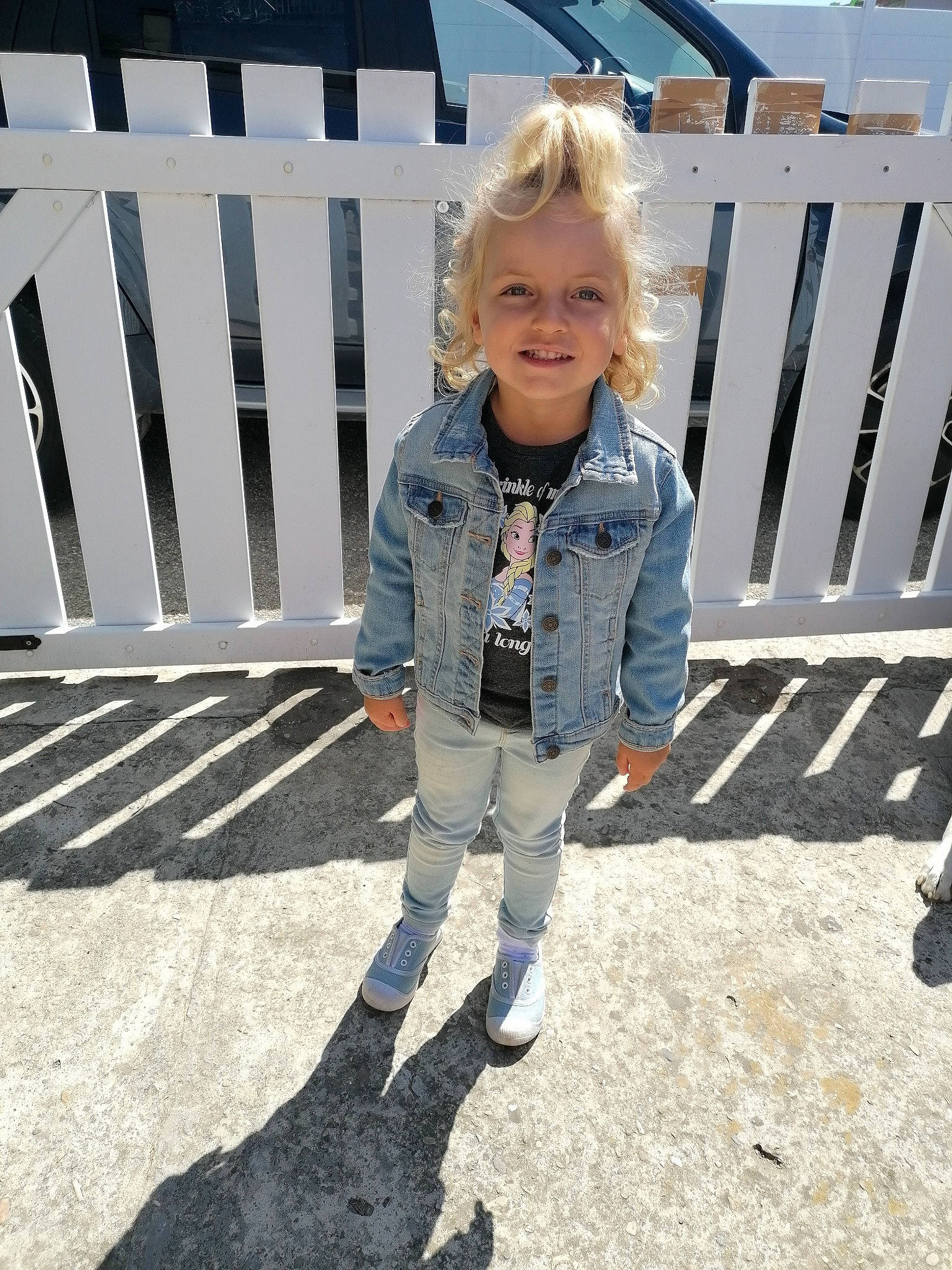 Noëlyne participe au concours pour gagner de l'argent avec cette photo : baby_toddler_clothing, blond, child, clothing, fence, handrail, home_fencing, jacket, joy, outdoor_shoe, pattern, person, picket_fence, shadow, sock, style, toddler, walking_shoe