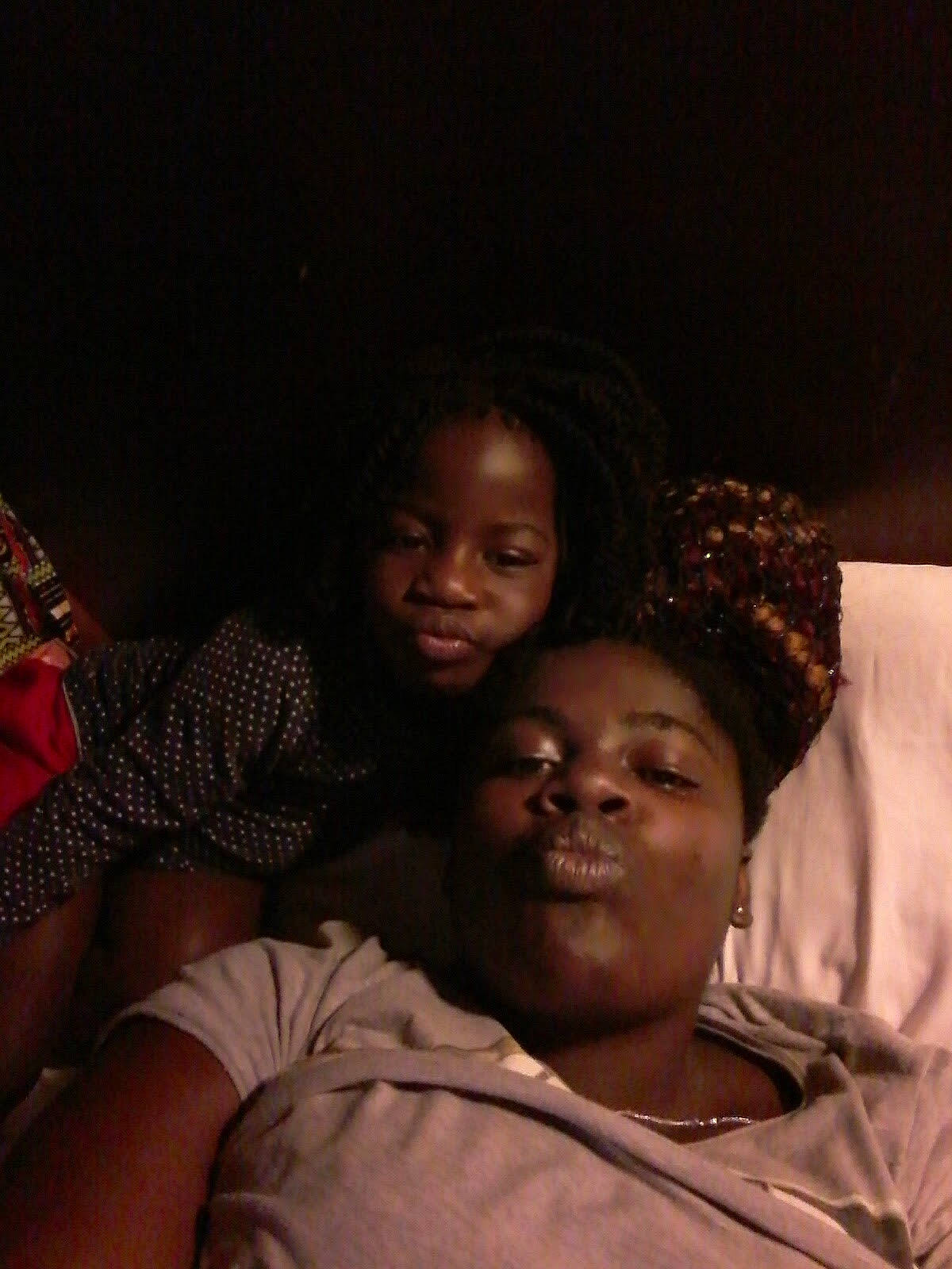 Ikeng Mbog Pauline K participe au concours pour gagner de l'argent avec cette photo : child, daughter, family, fun, happy, human, mother, night, people, person, smile