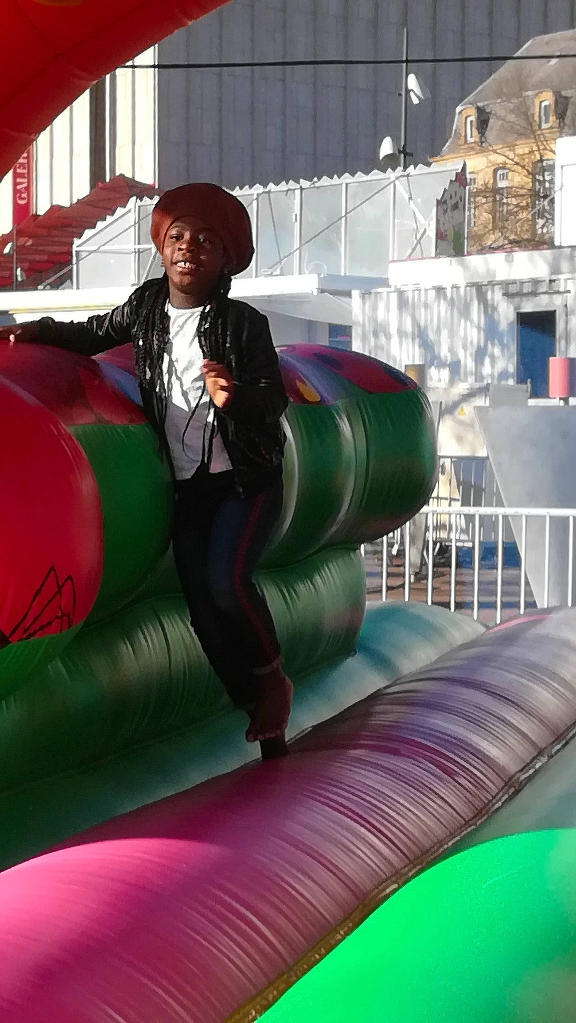 Ikeng Mbog Pauline K a rejoint le concours — aidez-le/la à gagner de superbes lots ! bounce_house, child, fun, games, green, inflatable, joy, leg, leisure, outdoor_play_equipment, person, play, playground, playground_slide, recreation, smile