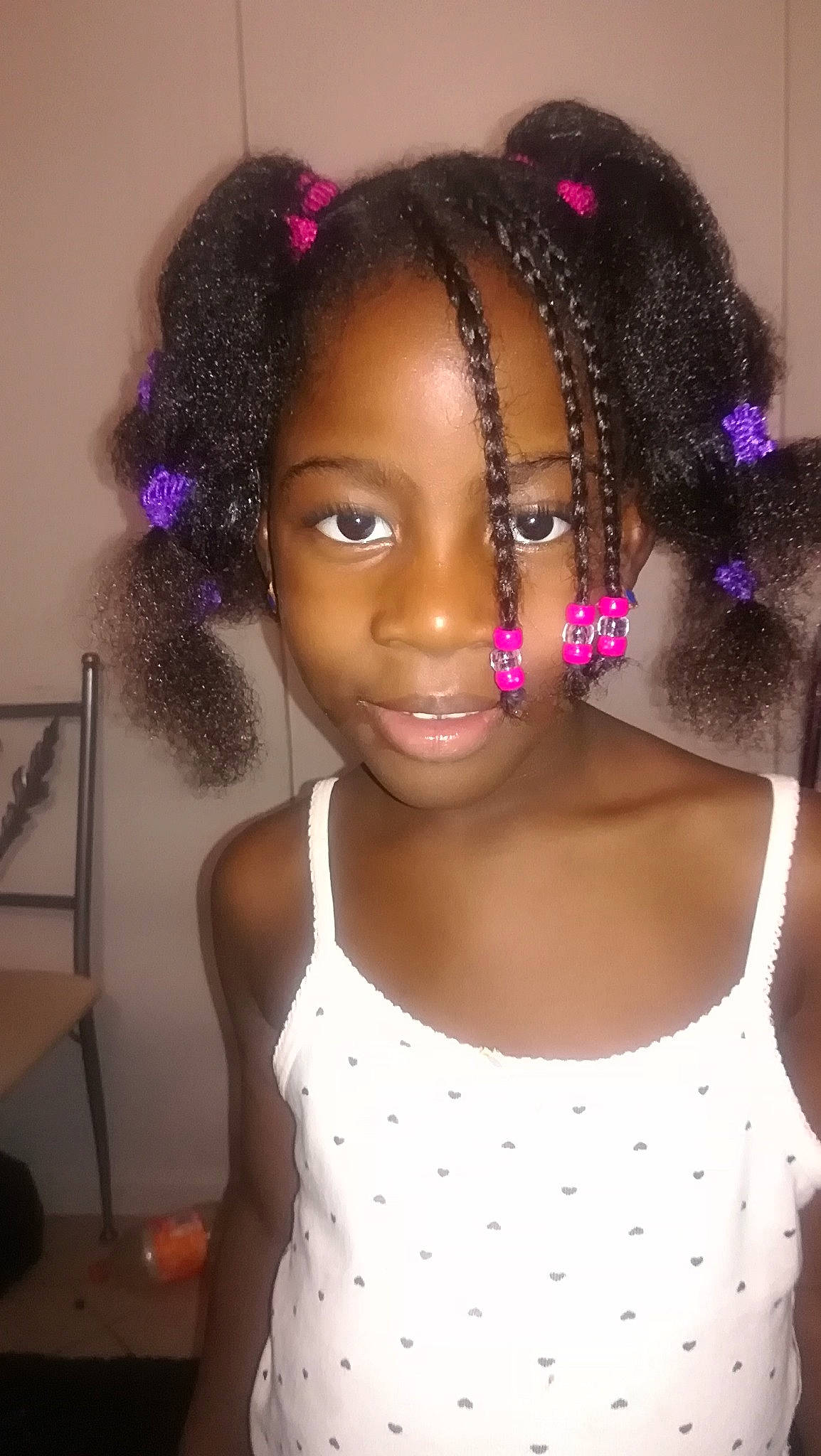 Ikeng Mbog Pauline K participe au concours pour gagner de l'argent avec cette photo : artificial_hair_integrations, black_hair, braid, cornrows, fashion_accessory, forehead, hair, hair_accessory, hairstyle, jheri_curl, lace_wig, long_hair, person, purple, s_curl