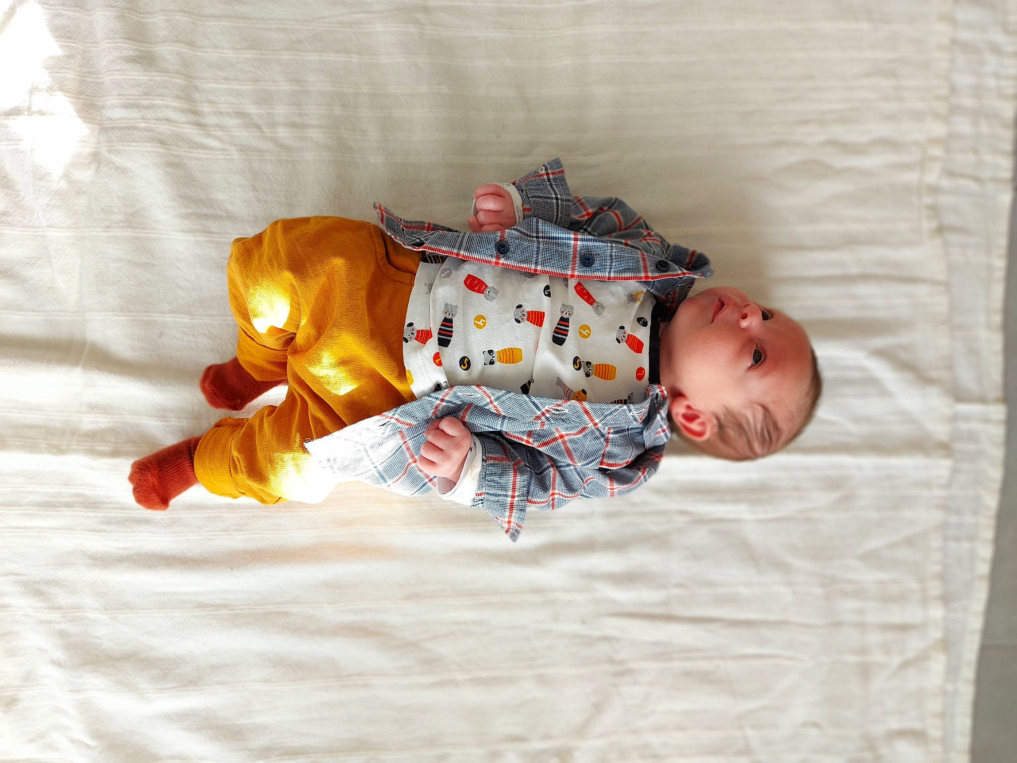 Raphaël a rejoint le concours — aidez-le/la à gagner de superbes lots ! baby, baby_products, baby_safety, baby_sleeping, baby_toddler_clothing, baby_toys, bedtime, carmine, child, comfort, fictional_character, illustration, linens, pattern, person, room, sitting, sleeve, stuffed_toy, toddler