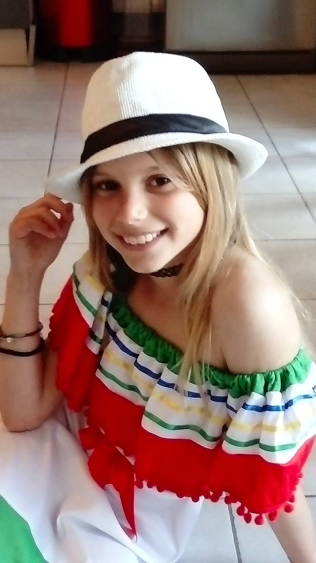 Chanelle participe au concours pour gagner de l'argent avec cette photo : clothing, costume, headwear, joy