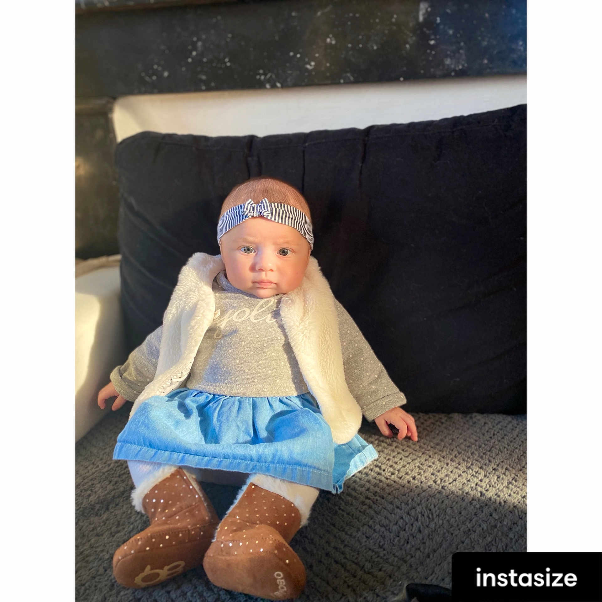 Loonaya a rejoint le concours — aidez-le/la à gagner de superbes lots ! baby, baby_products, baby_toddler_clothing, beanie, cap, child, denim, electric_blue, fashion_accessory, fun, fur, hood, knit_cap, magenta, pattern, sitting, sleeve, toddler, winter, woolen