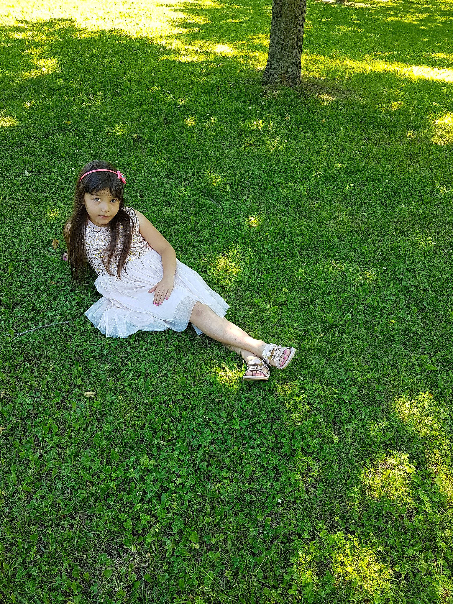 Taysa participe au concours pour gagner de l'argent avec cette photo : flower, fun, garden, girl, grass, green, lawn, leaf, meadow, person, plant, recreation, shrub, spring, summer, sunlight, tree