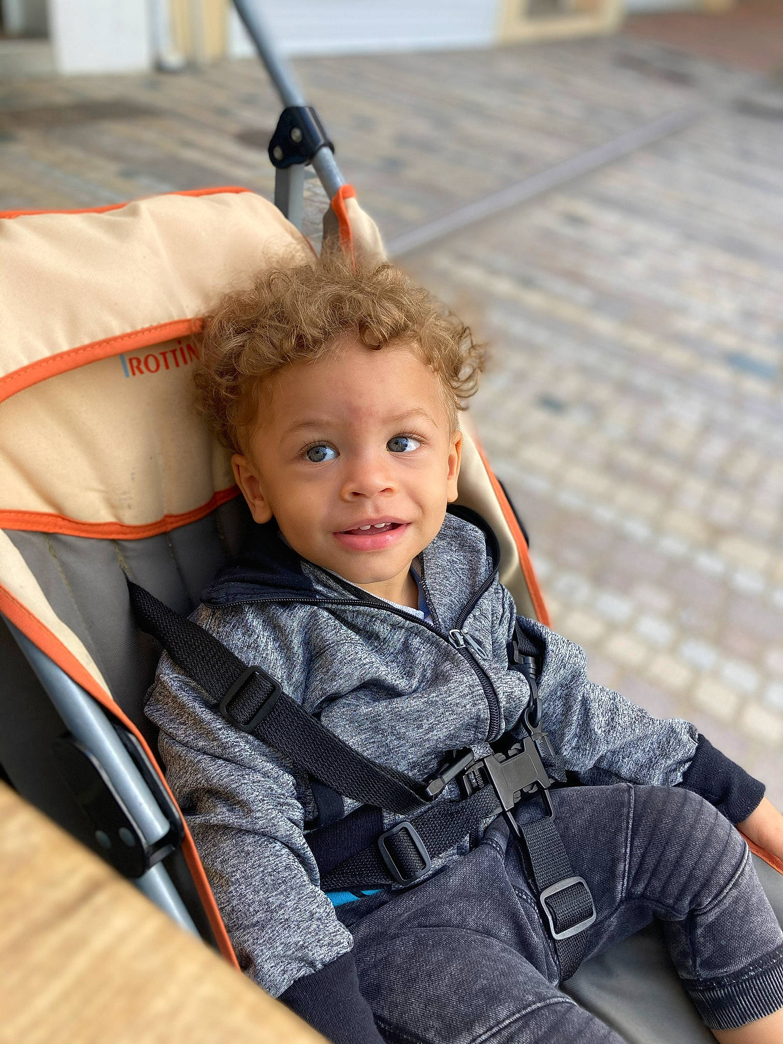 Kayron participe au concours pour gagner de l'argent avec cette photo : baby_carriage, blond, cheek, child, child_model, fun, jacket, jeans, joy, person, play, product, sitting, skin, toddler, vacation
