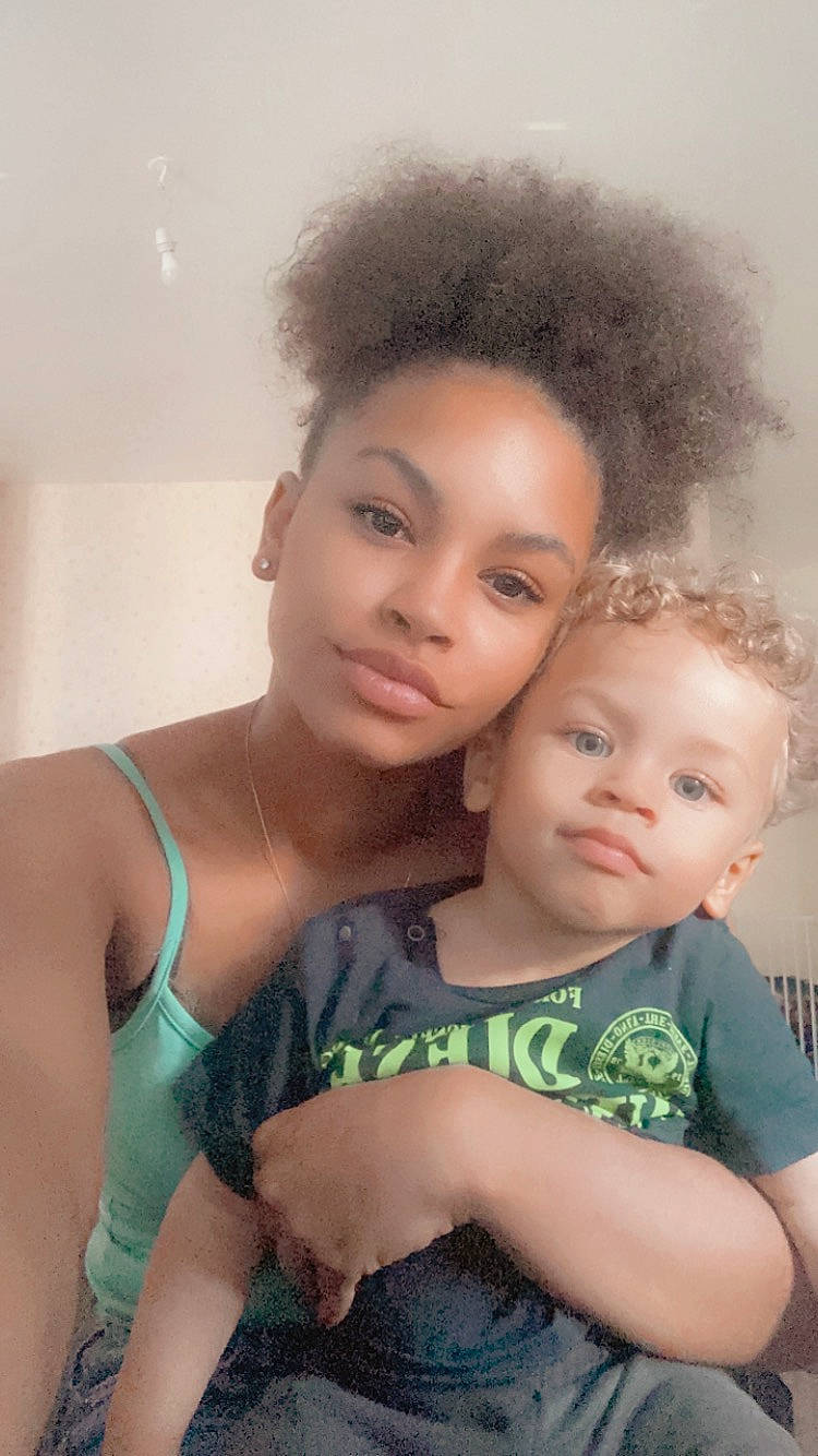 Kayron a rejoint le concours — aidez-le/la à gagner de superbes lots ! abdomen, black_hair, cheek, child, face, forehead, hair, hairstyle, person, skin, smile, toddler, trunk