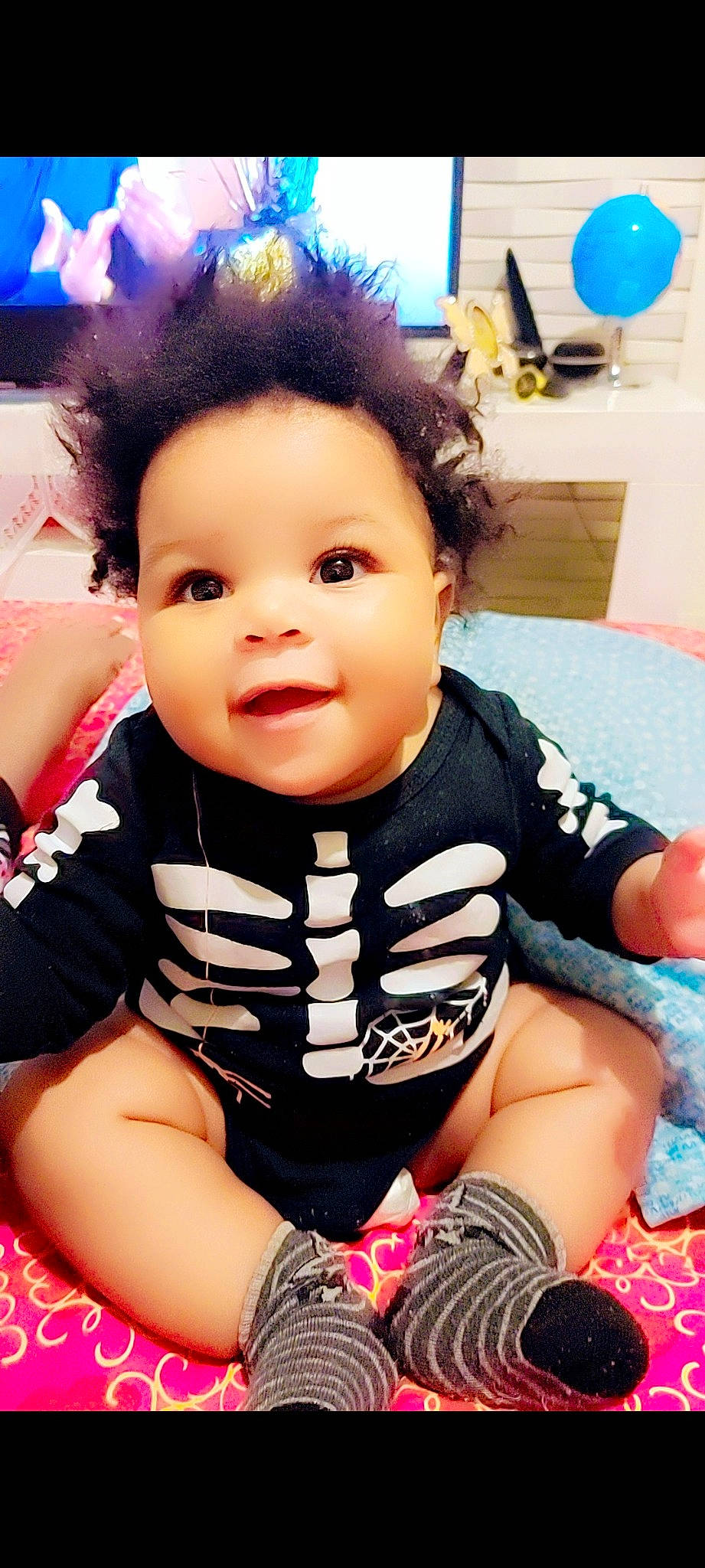 Britney a rejoint le concours — aidez-le/la à gagner de superbes lots ! baby, baby_toddler_clothing, balloon, black_hair, blue, cheek, child, cool, eyelash, flash_photography, fun, happy, leisure, person, pink, skin, sleeve, smile, t_shirt, thigh