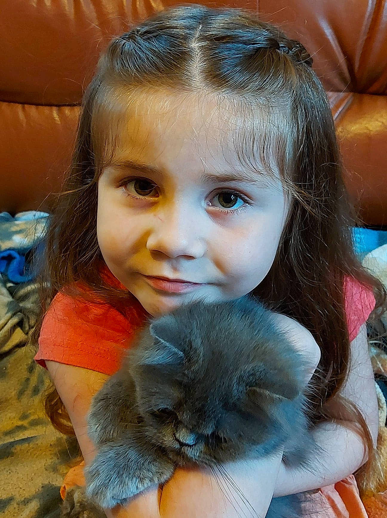 Lorine a rejoint le concours — aidez-le/la à gagner de superbes lots ! cheek, ear, eye, eyelash, face, fawn, felidae, finger, forehead, hair, hairstyle, happy, head, human, iris, joy, mammal, nose, organ, person