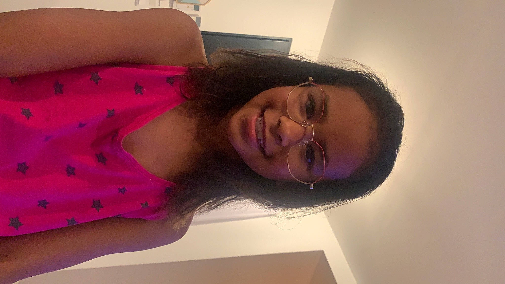 Jade participe au concours pour gagner de l'argent avec cette photo : black_hair, comfort, eyelash, finger, forehead, happy, human_body, jaw, joint, joy, lip, magenta, mouth, neck, nose, organ, person, pink, purple, shoulder