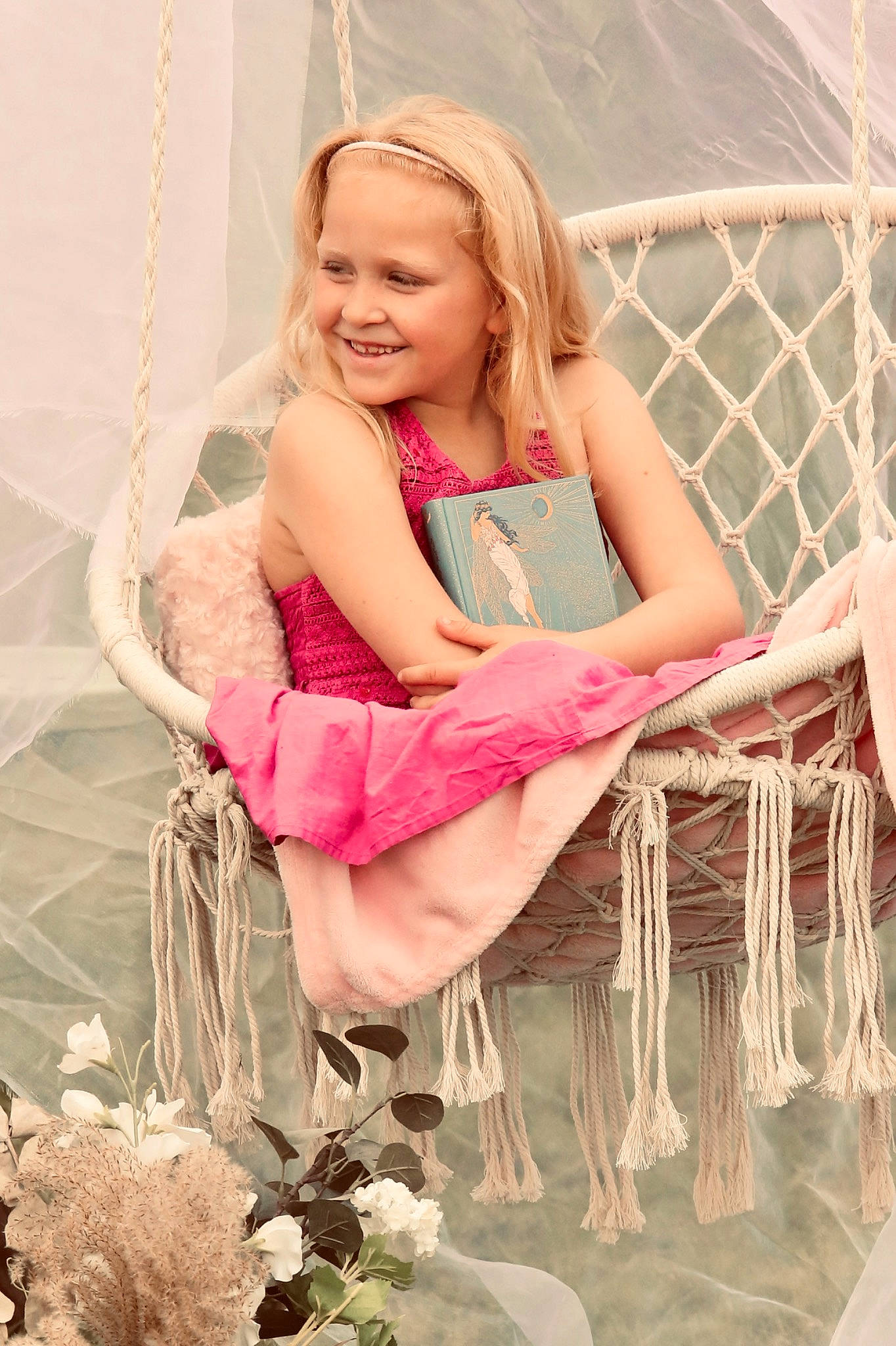 Perrine participe au concours pour gagner de l'argent avec cette photo : arm, baby_toddler_clothing, child, dress, eye, facial_expression, fashion, flash_photography, grass, happy, joy, leg, people_in_nature, person, pink, plant, product, skin, smile, textile